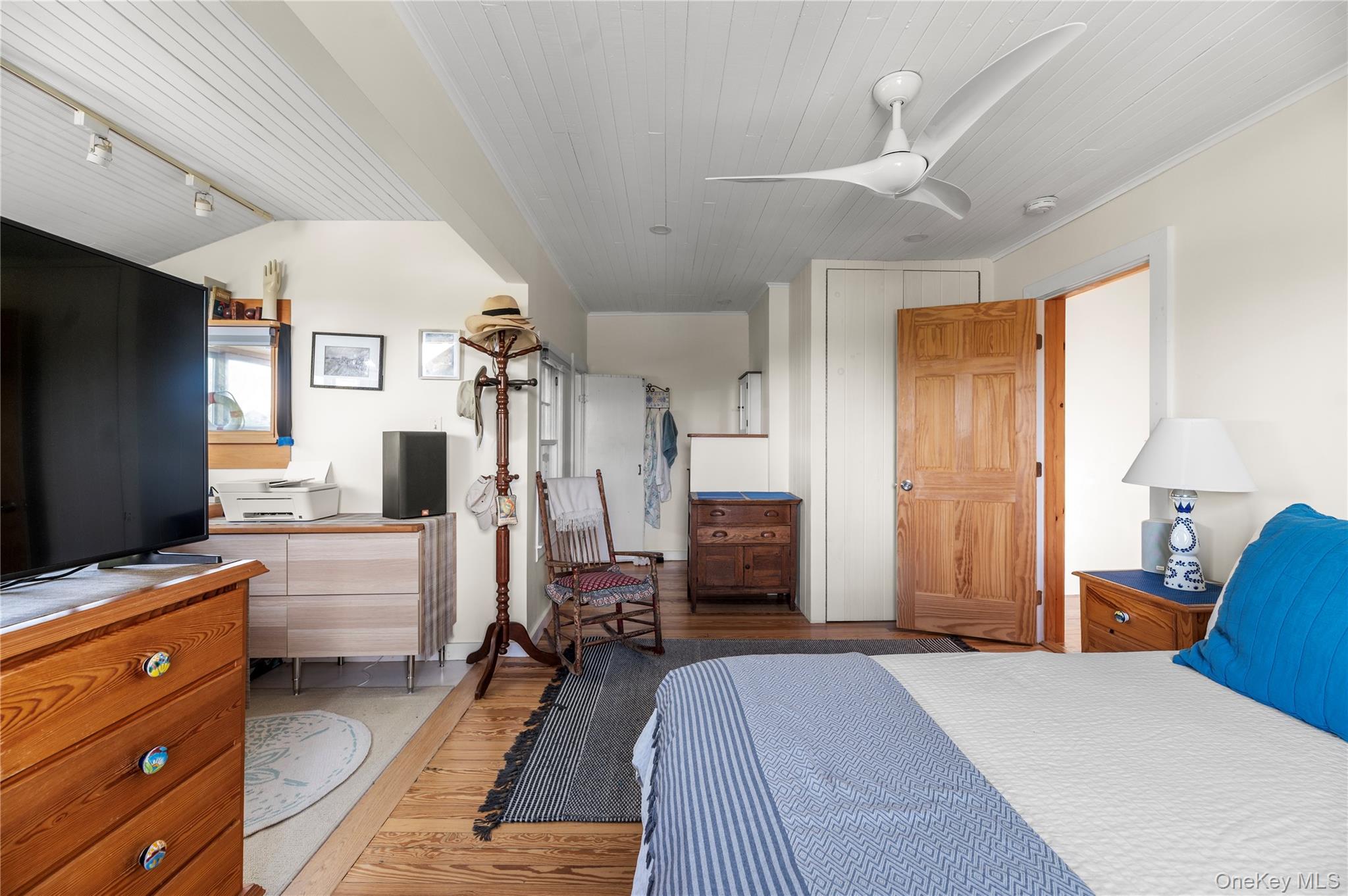 833 Evergreen Walk