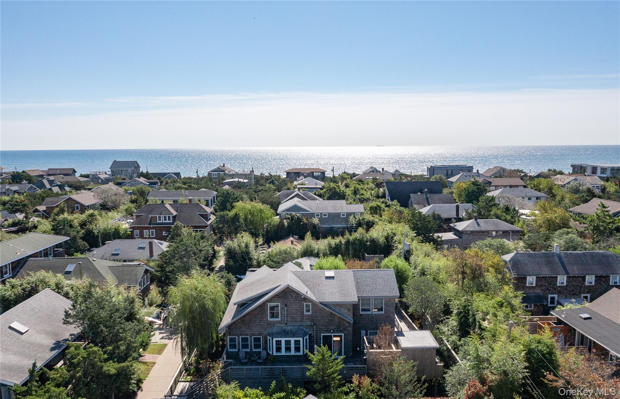 833 Evergreen Walk