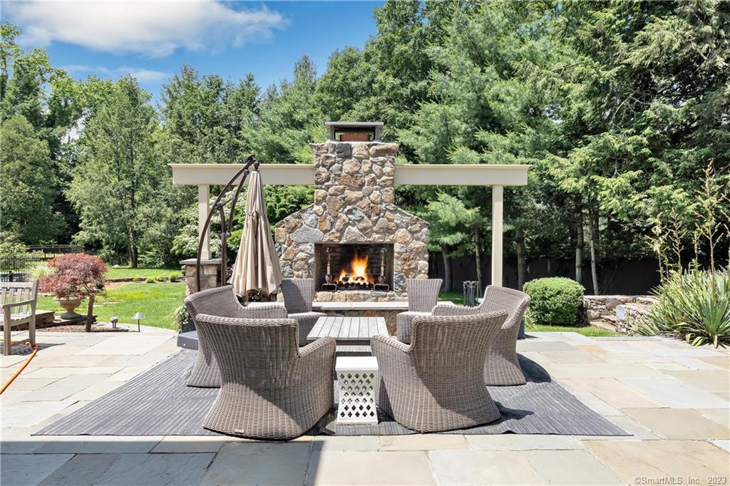 9 Brookside Drive