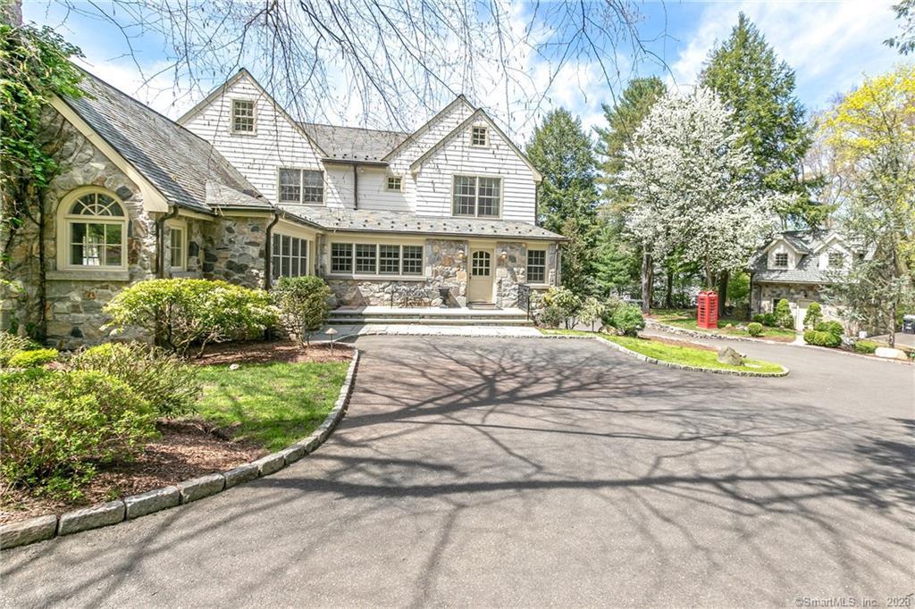 9 Brookside Drive