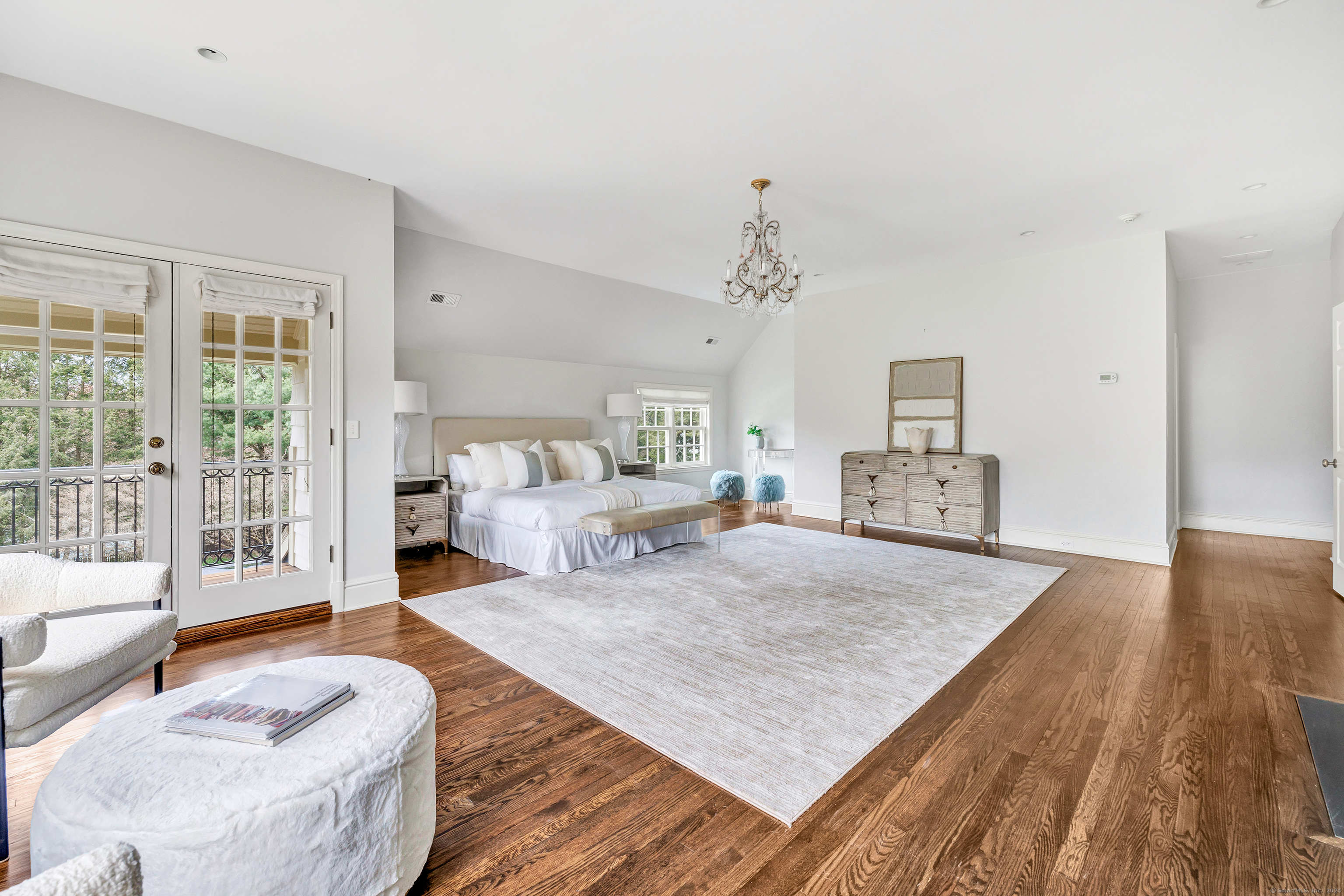 9 Brookside Drive