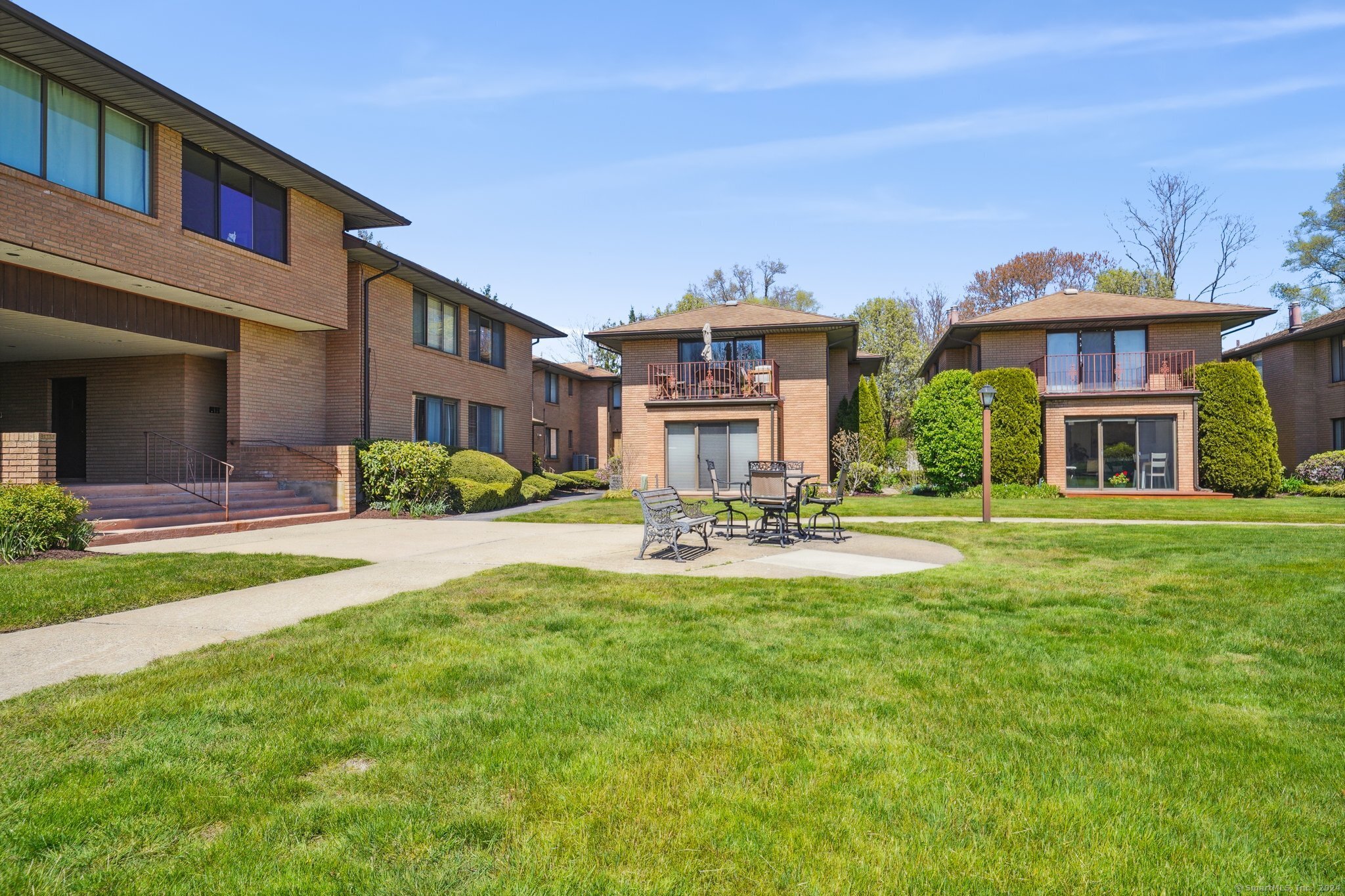 350 Grovers Avenue 1I
