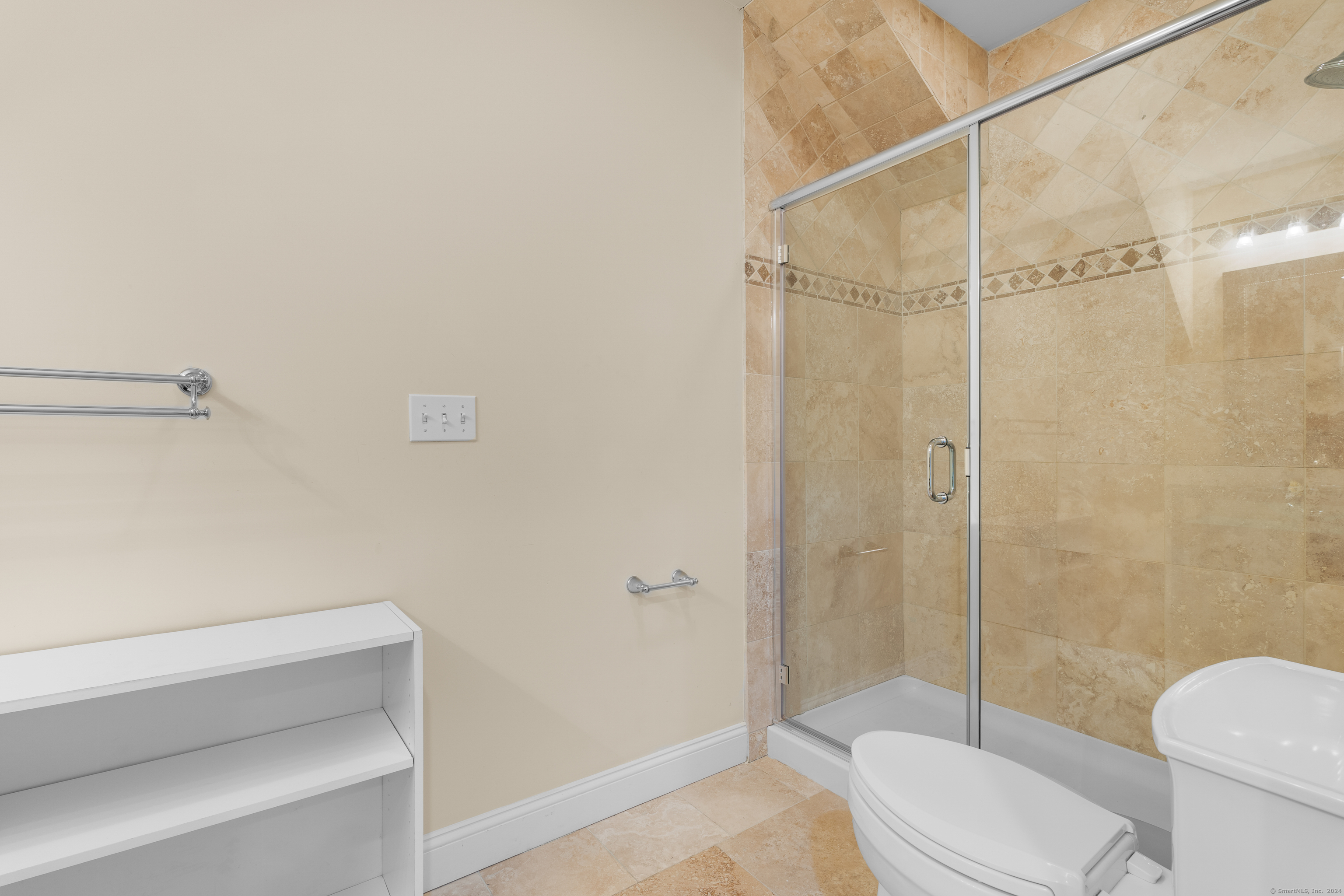 1092 Farmington Avenue APT E
