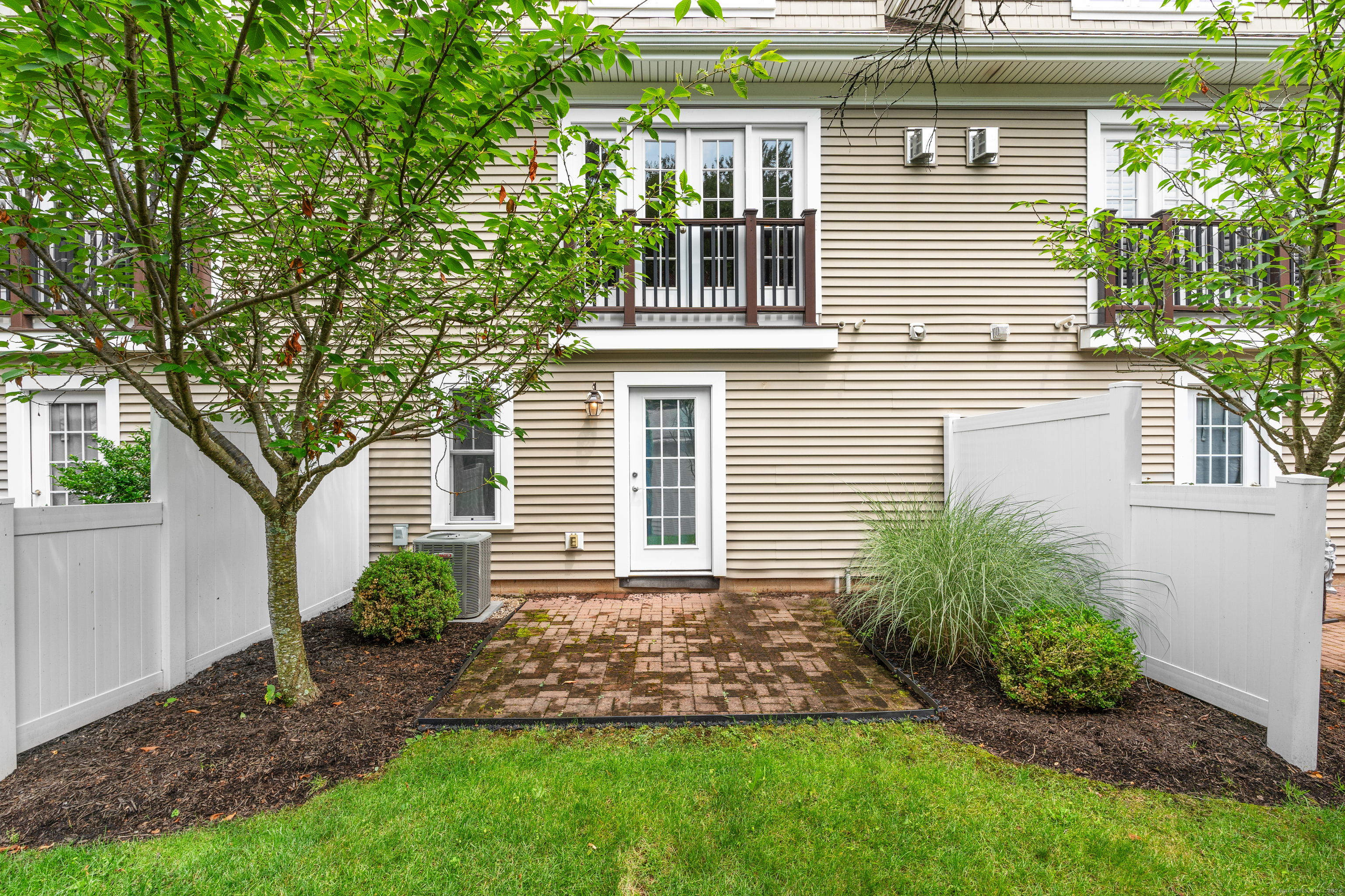 1092 Farmington Avenue APT E