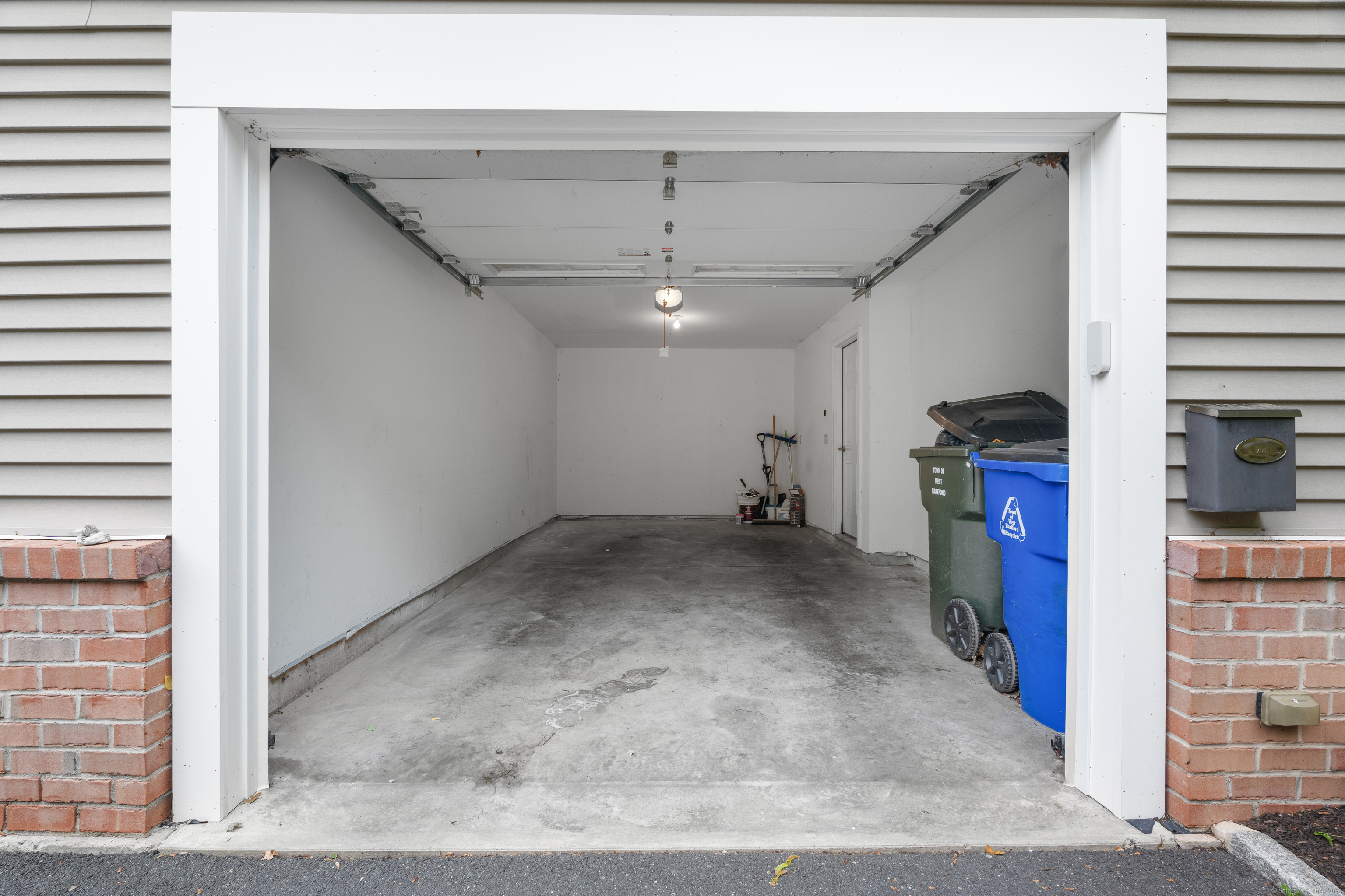 1092 Farmington Avenue APT E