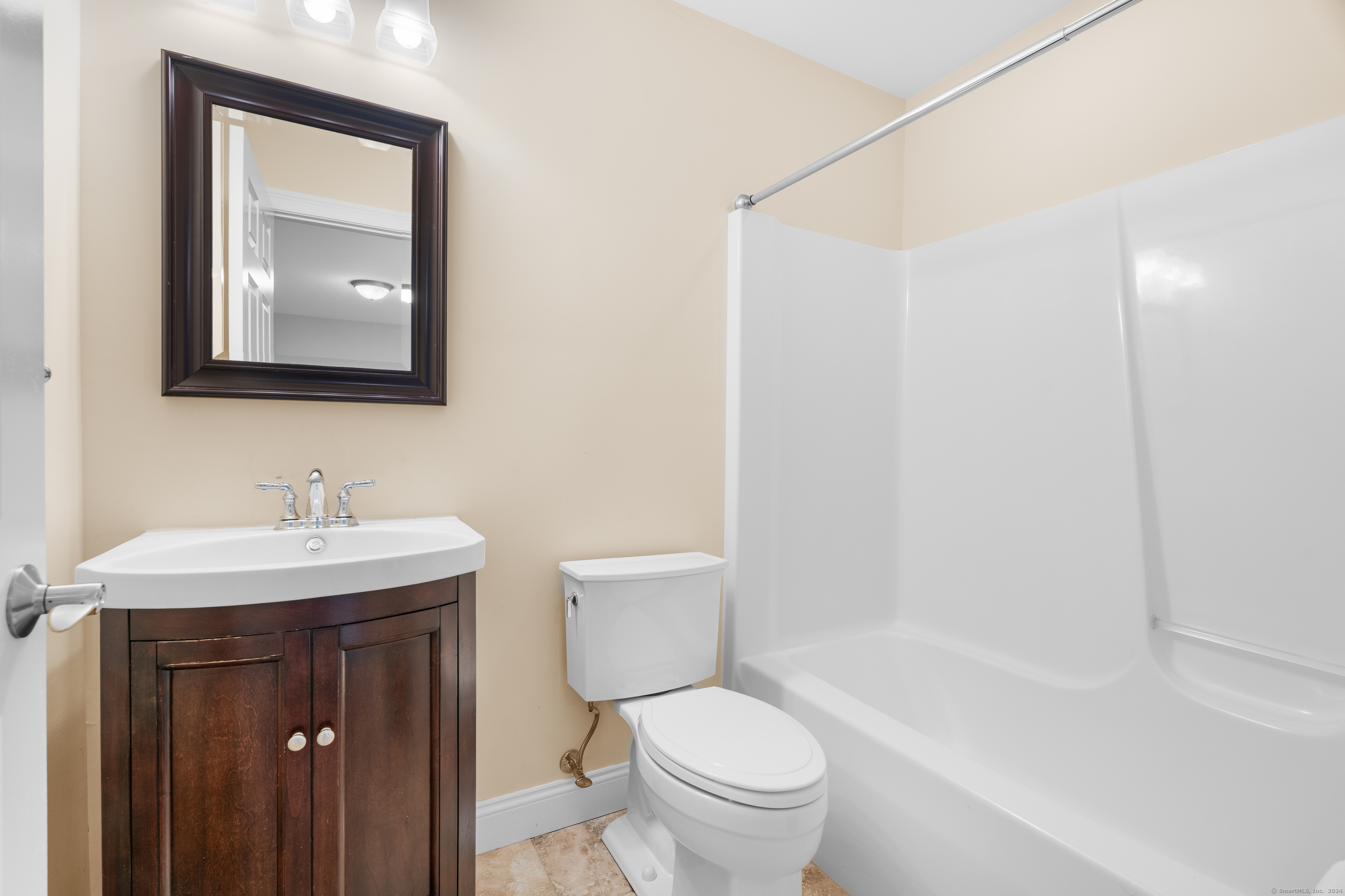 1092 Farmington Avenue APT E
