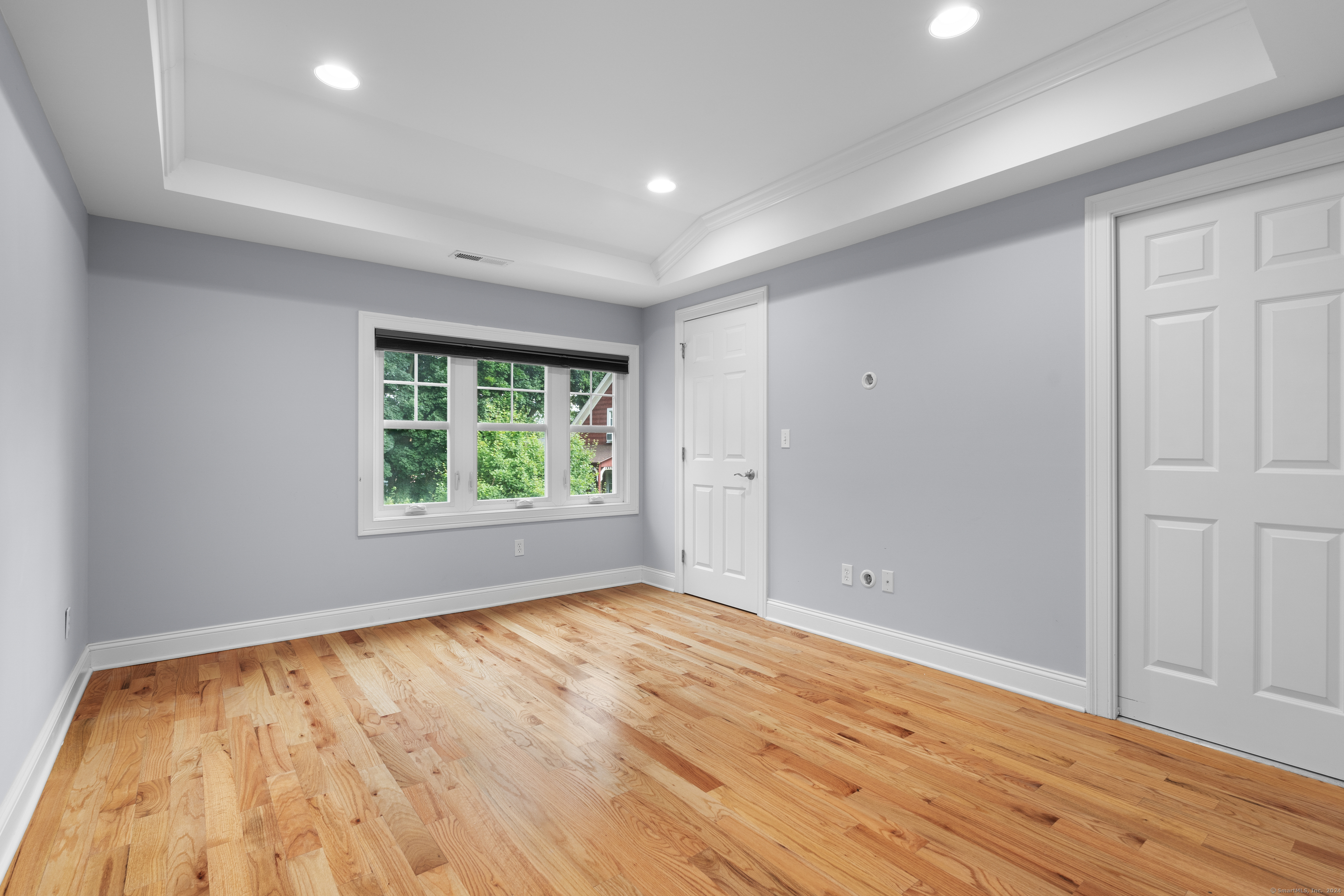 1092 Farmington Avenue APT E