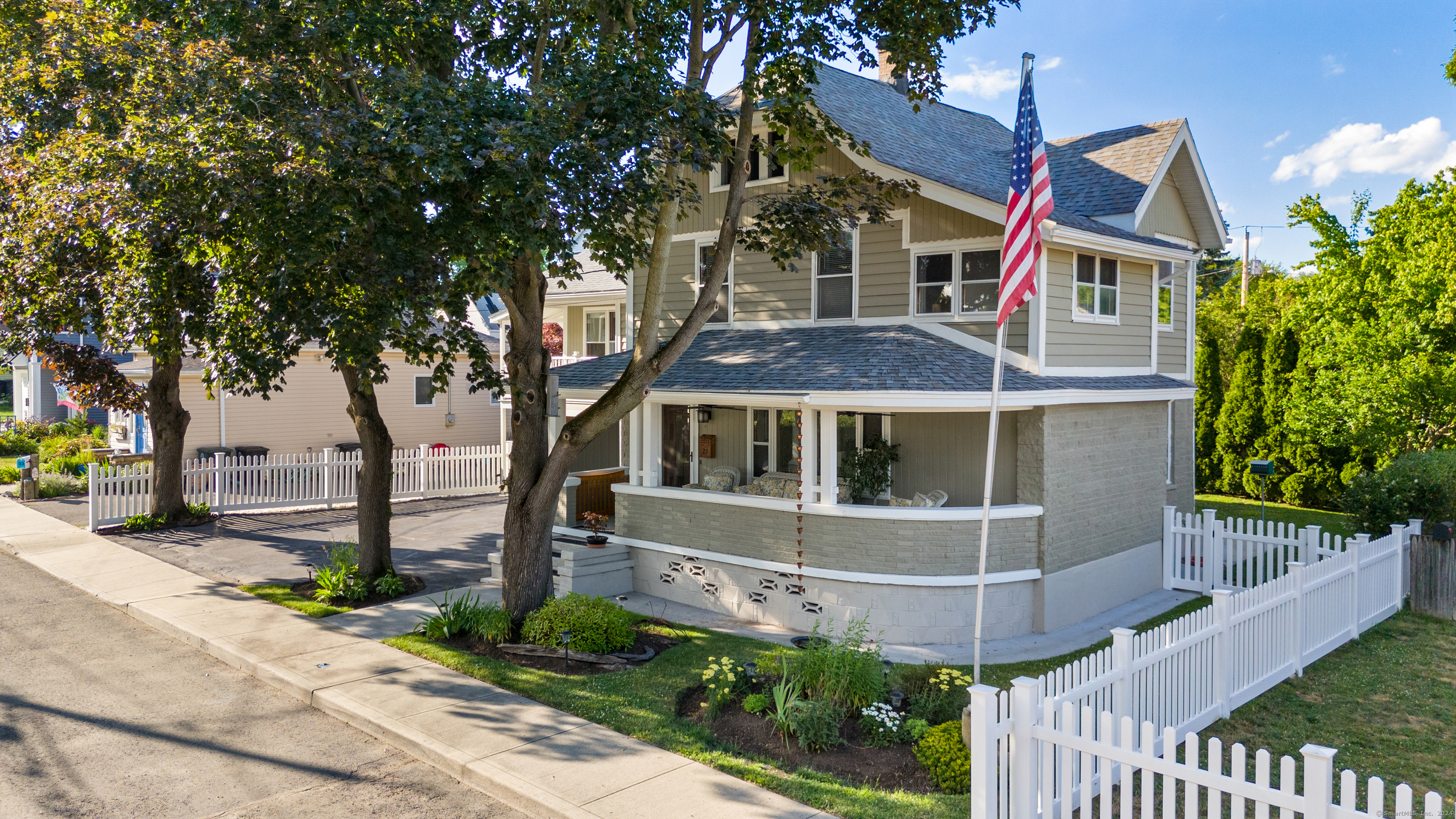 27 Andrews Avenue