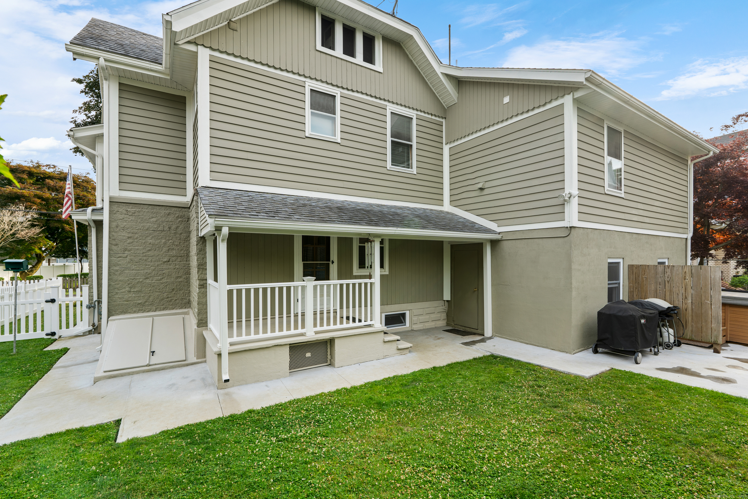27 Andrews Avenue
