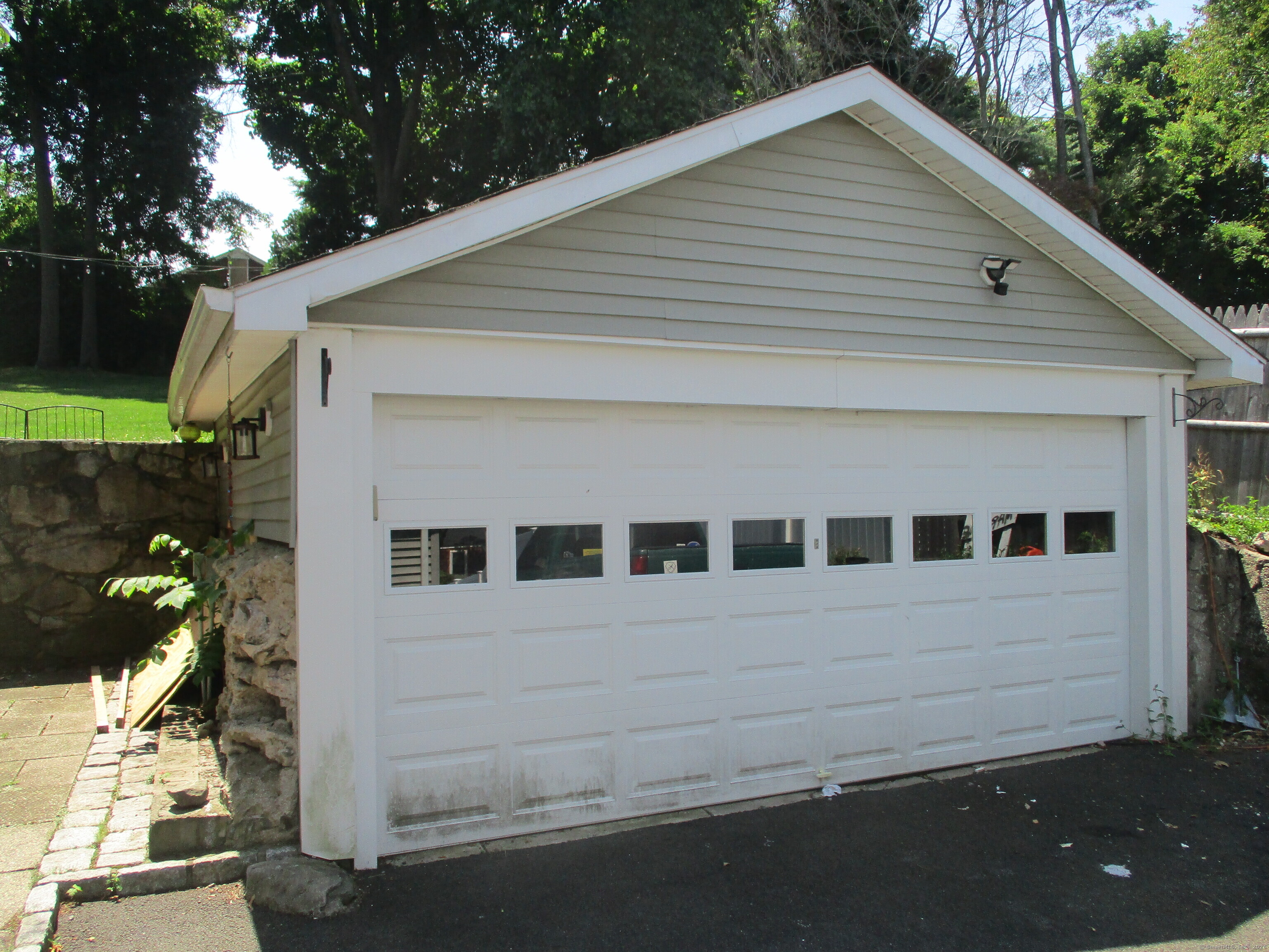 10 Leuvine Street 1