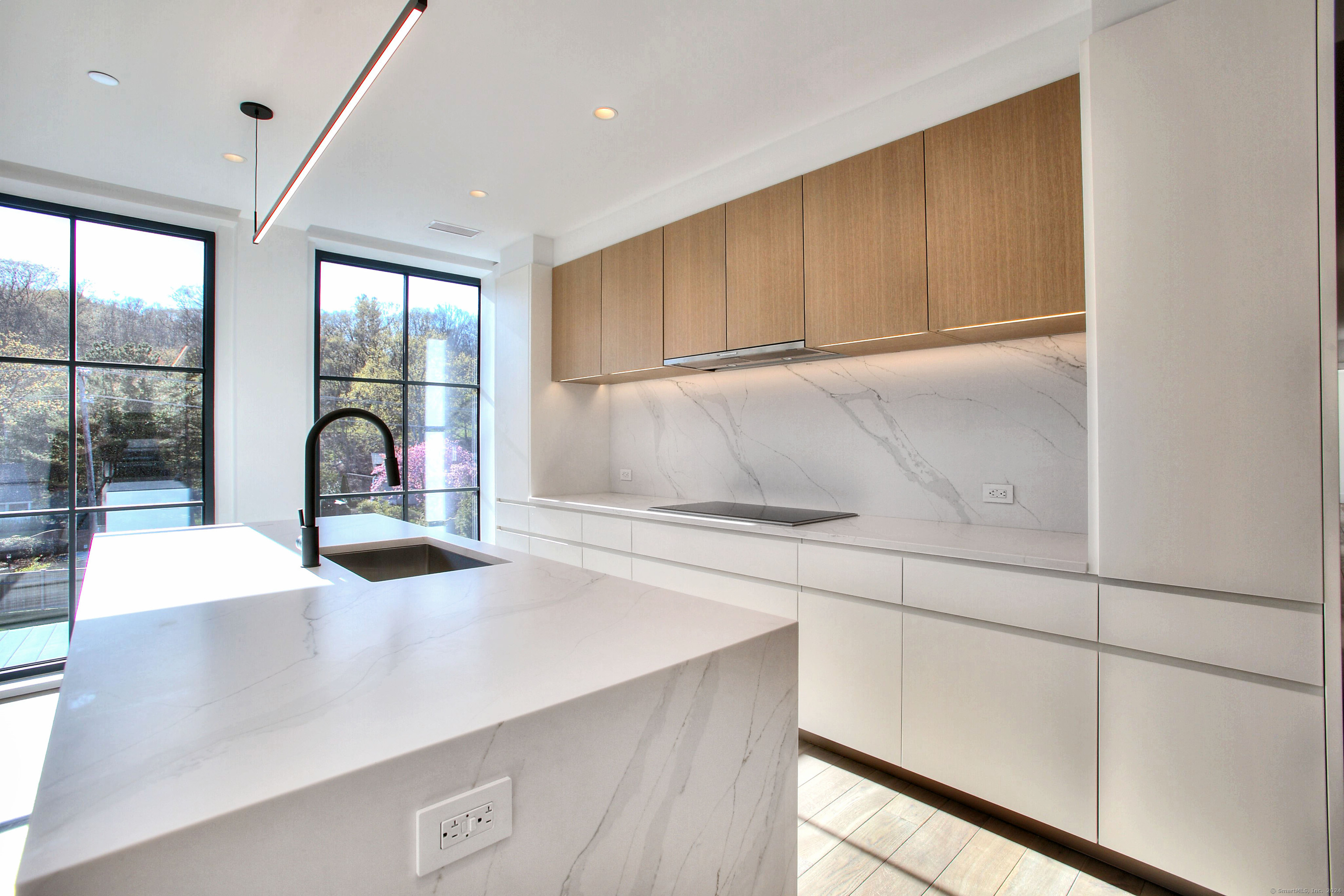 41 Richmondville Avenue 212