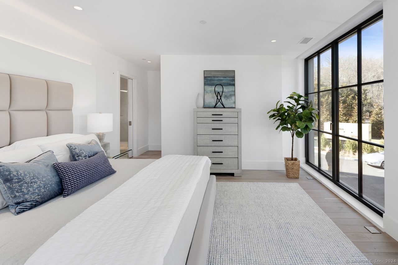 41 Richmondville Avenue 212