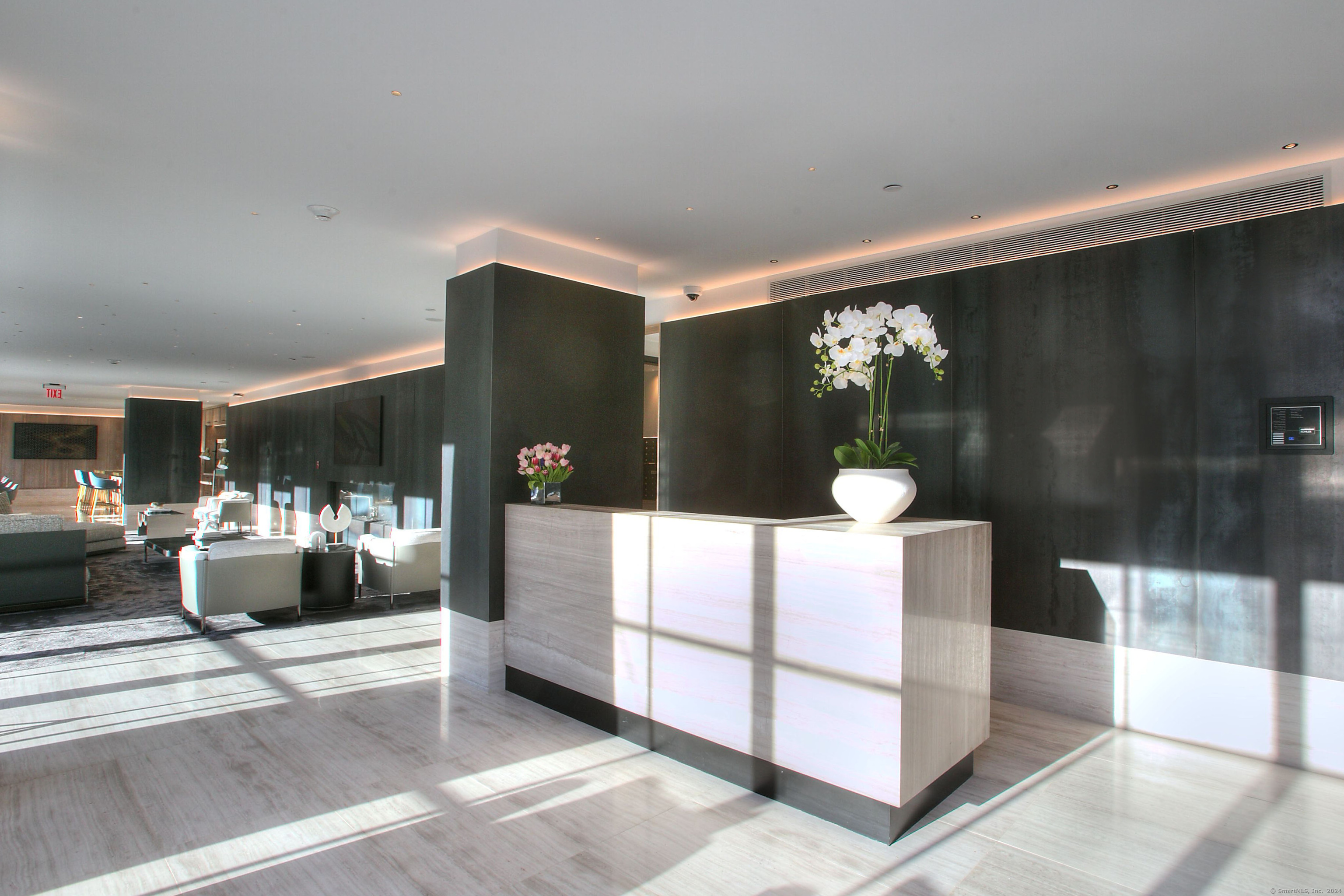 41 Richmondville Avenue 212