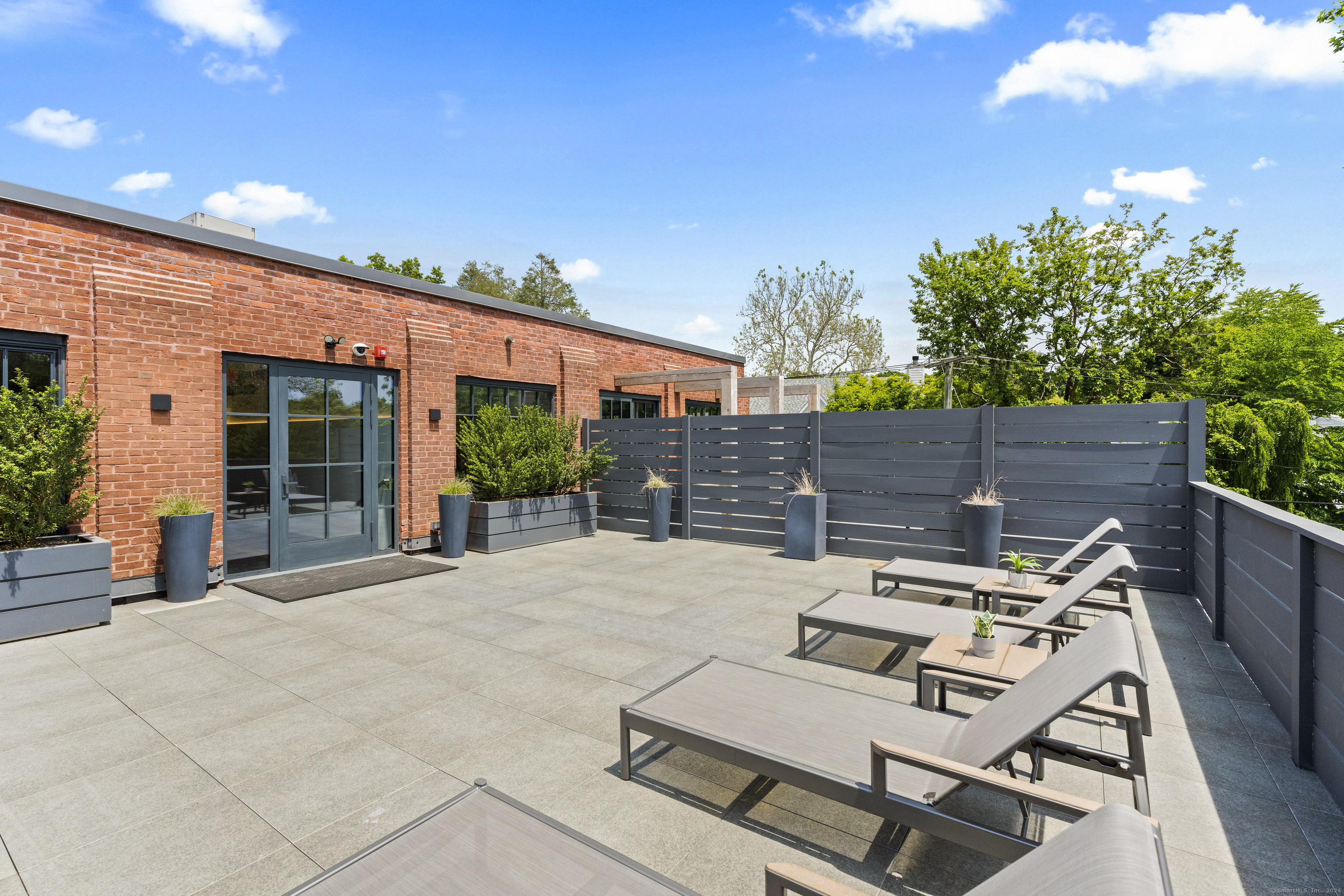 41 Richmondville Avenue 212