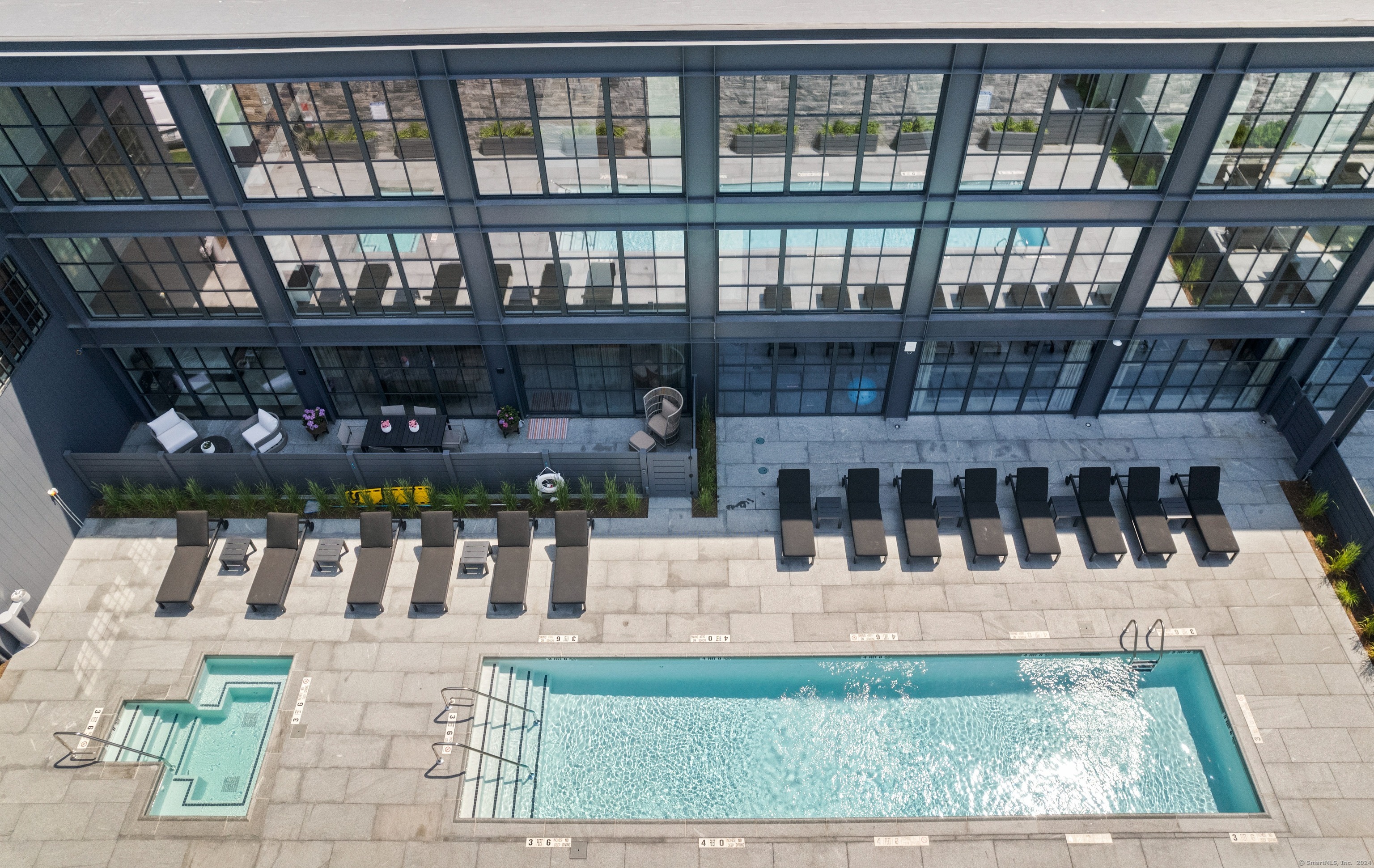 41 Richmondville Avenue 212