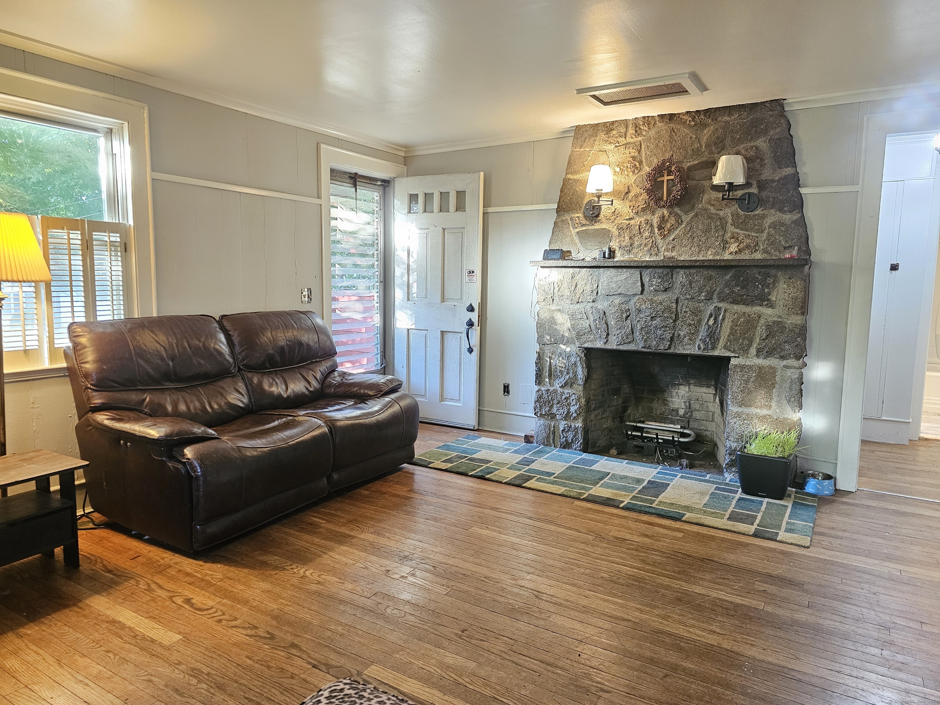 1001 Naugatuck Avenue