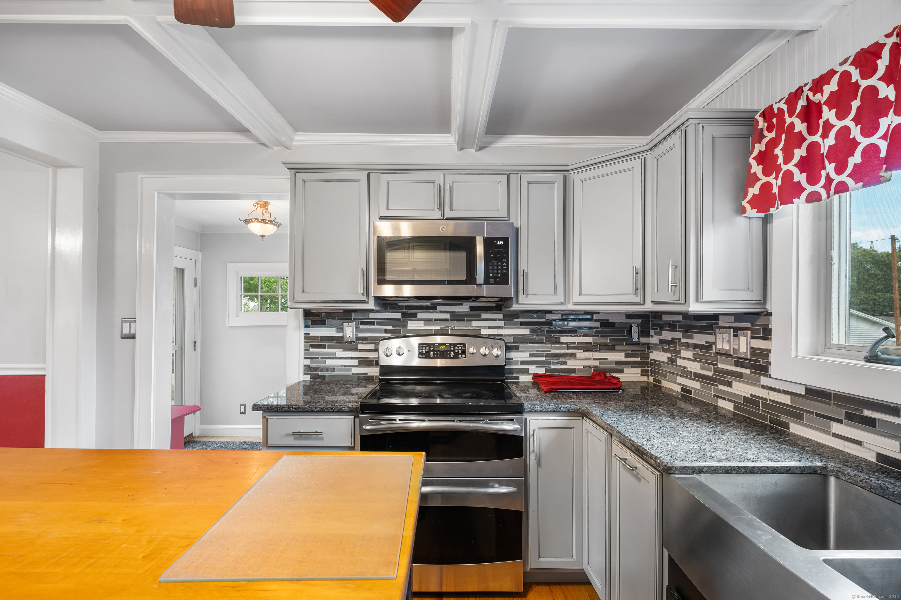 91 West Avenue