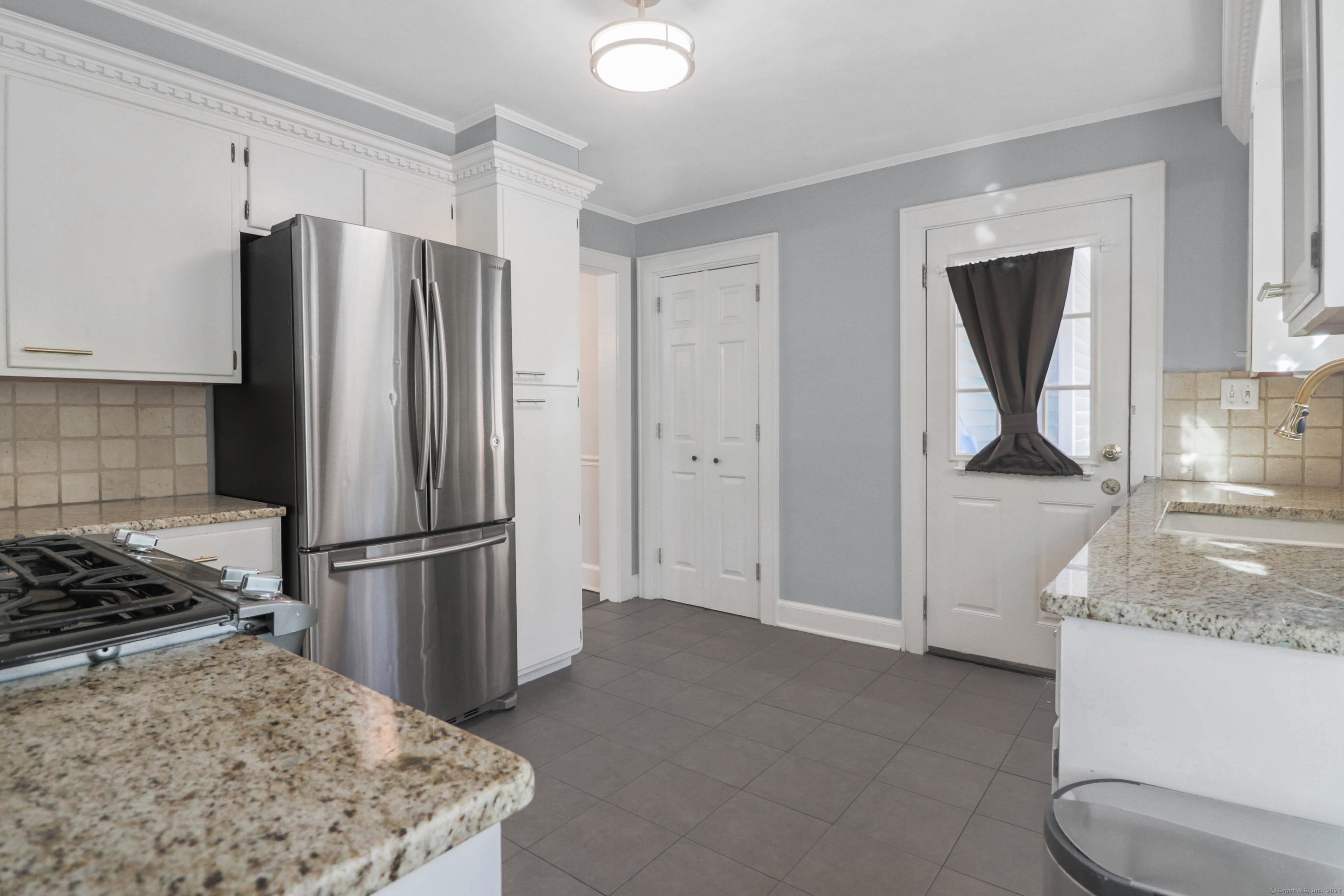 16 Douglas Avenue A