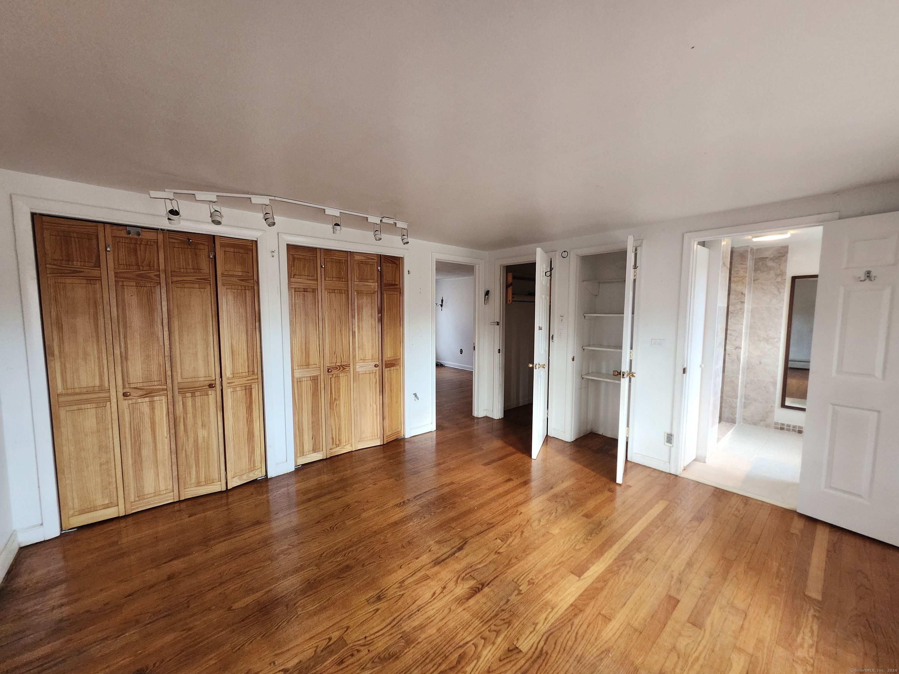 19 Meadowbrook Road