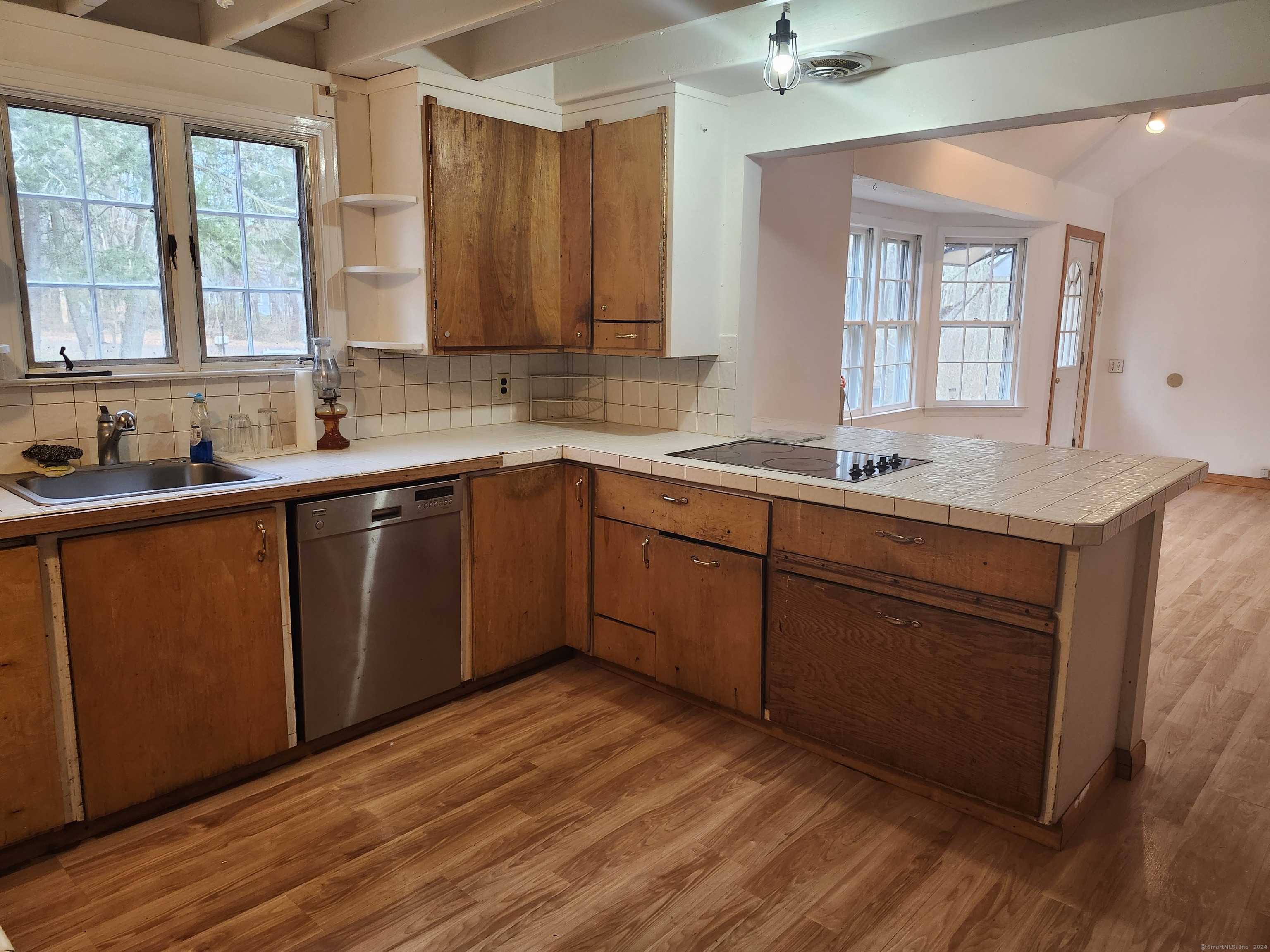 19 Meadowbrook Road