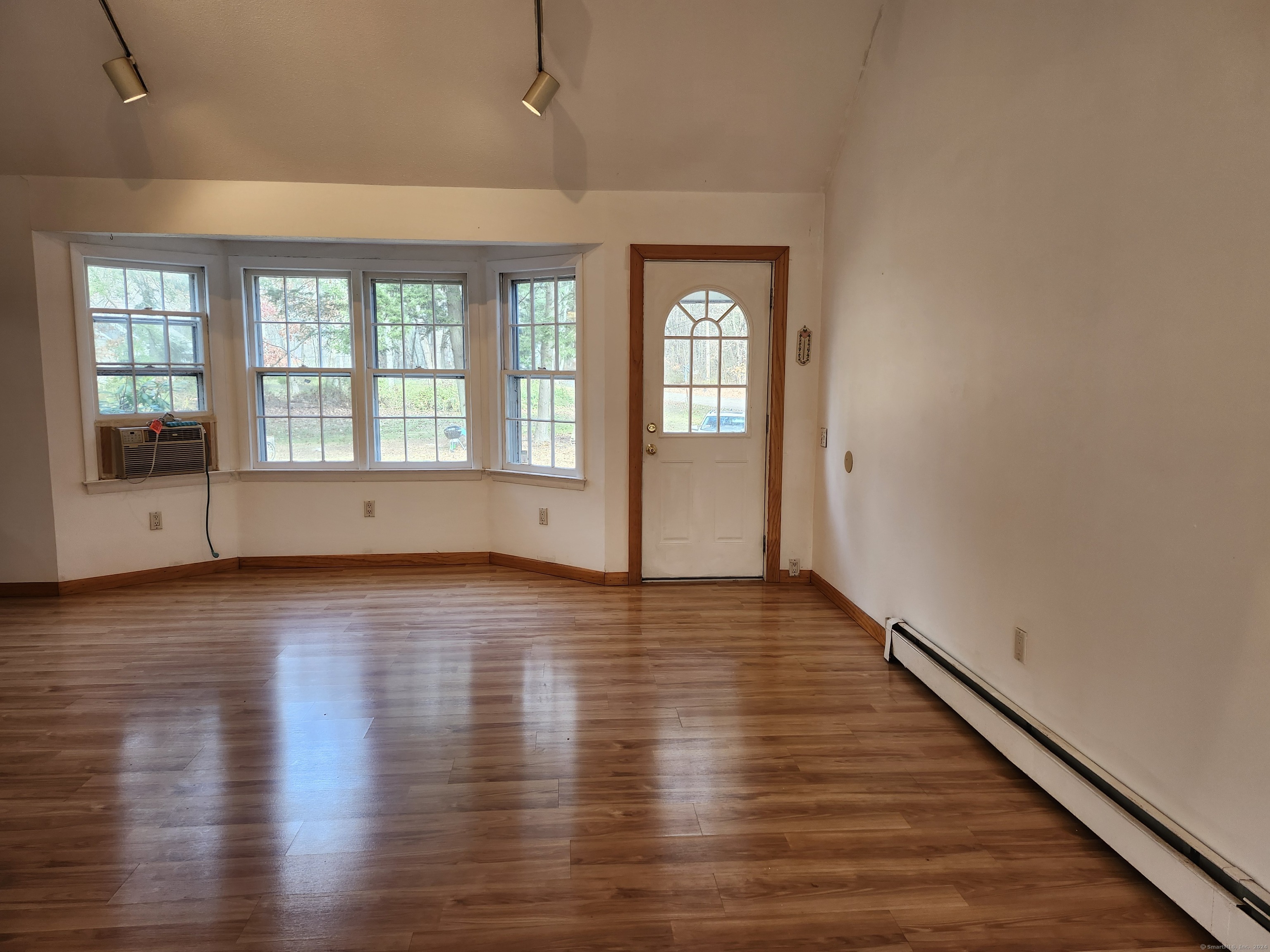 19 Meadowbrook Road