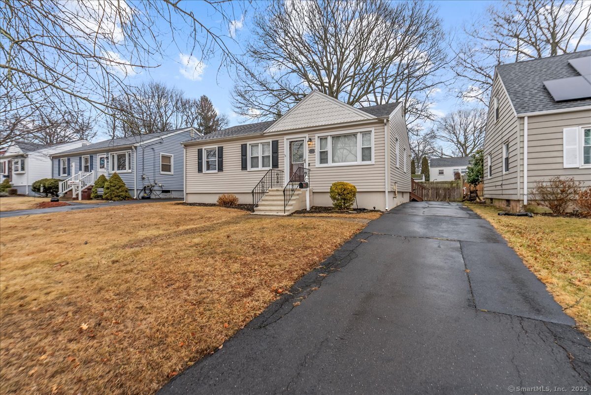27 Mohawk Drive