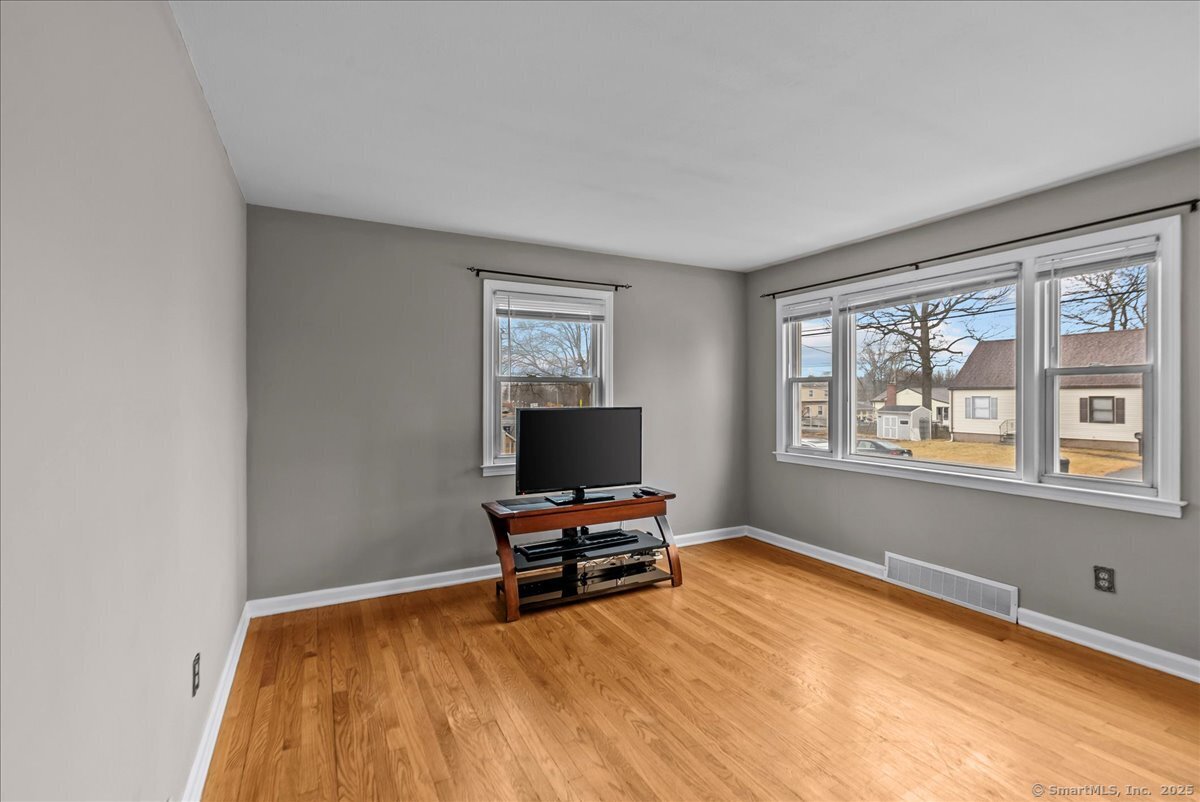 27 Mohawk Drive
