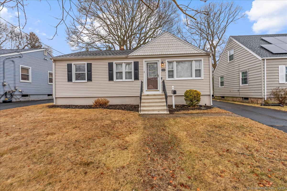 27 Mohawk Drive