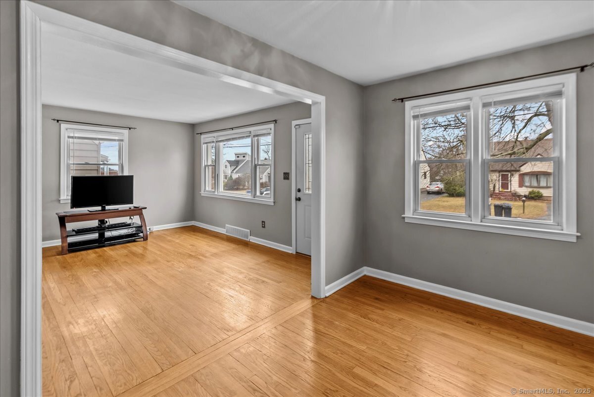 27 Mohawk Drive