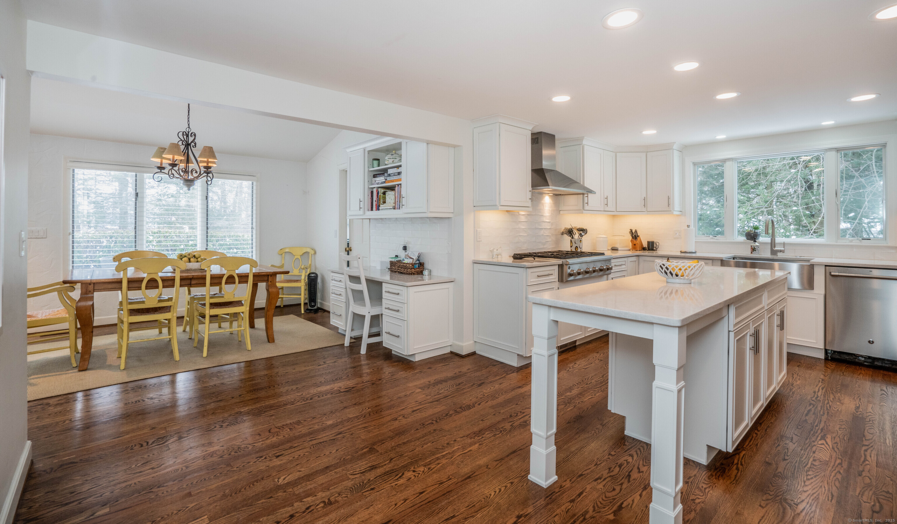 11 Lakeview Drive