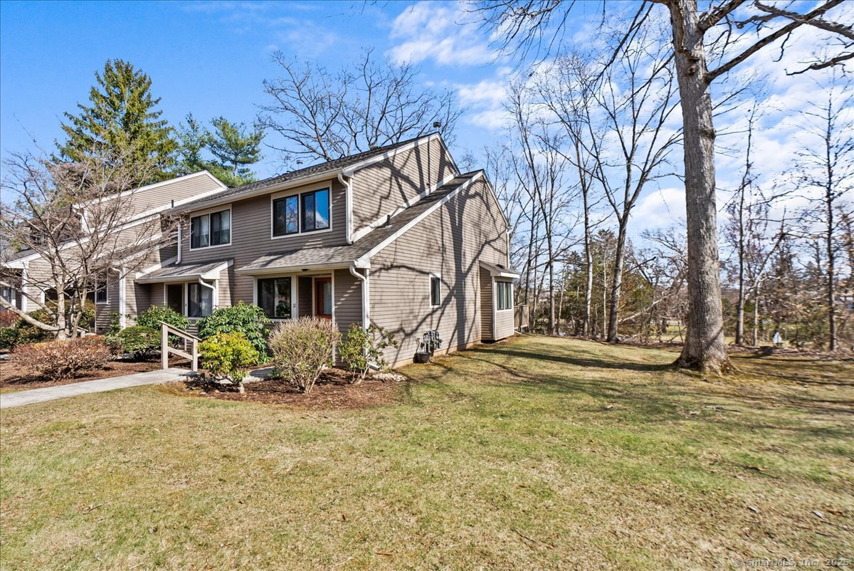 32 Pequot Drive 32