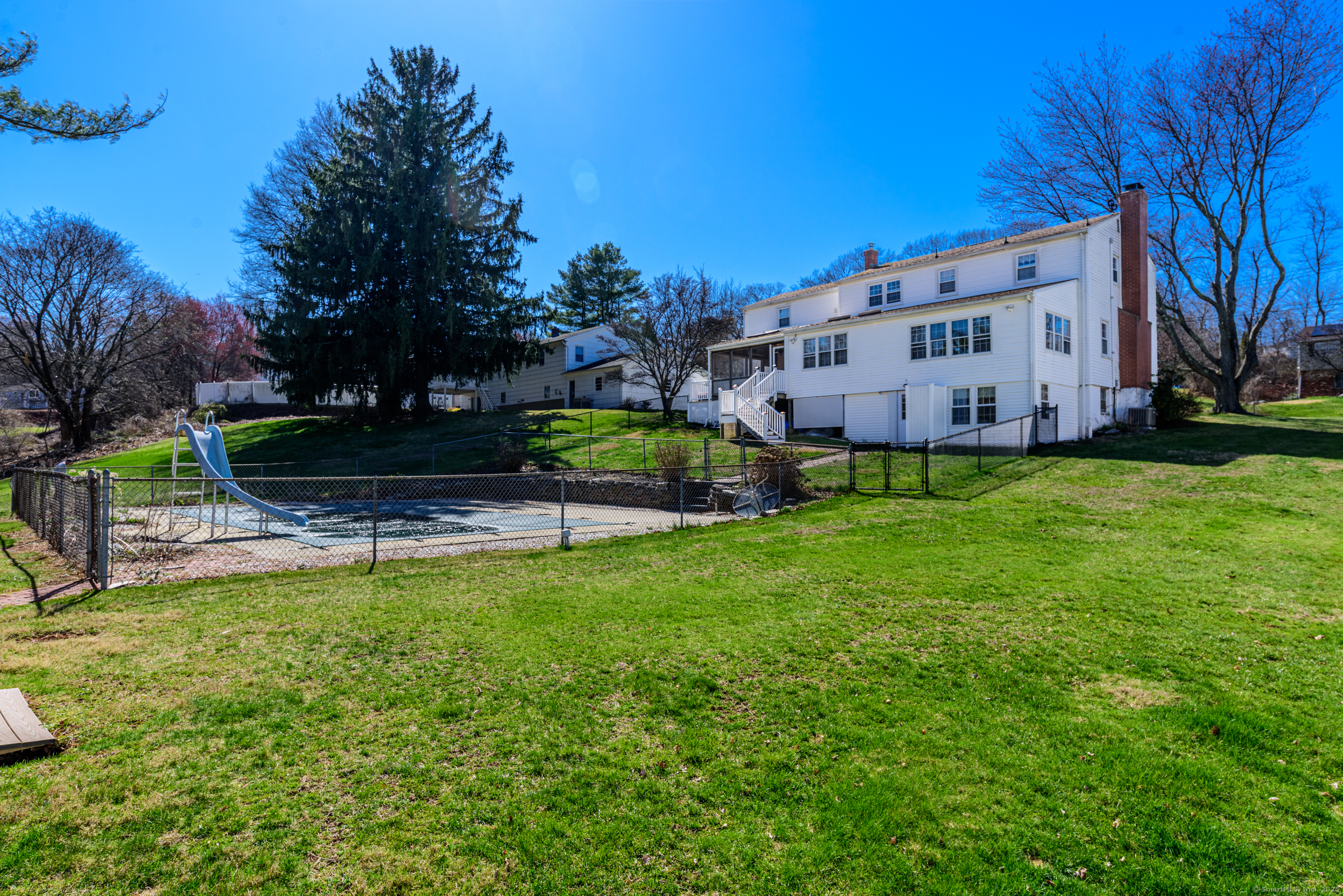 12 Windsor Road East