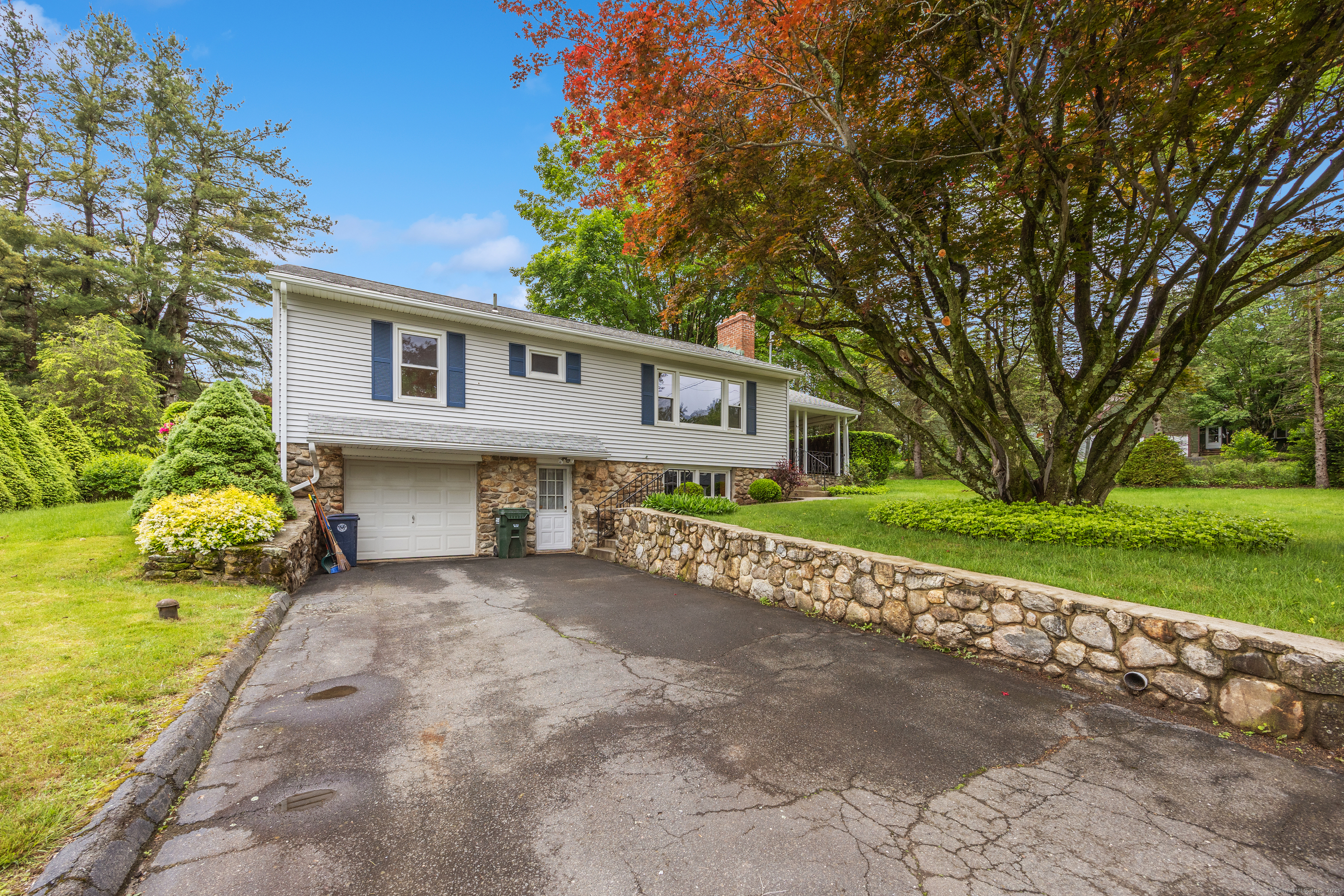 27 Hickory Street