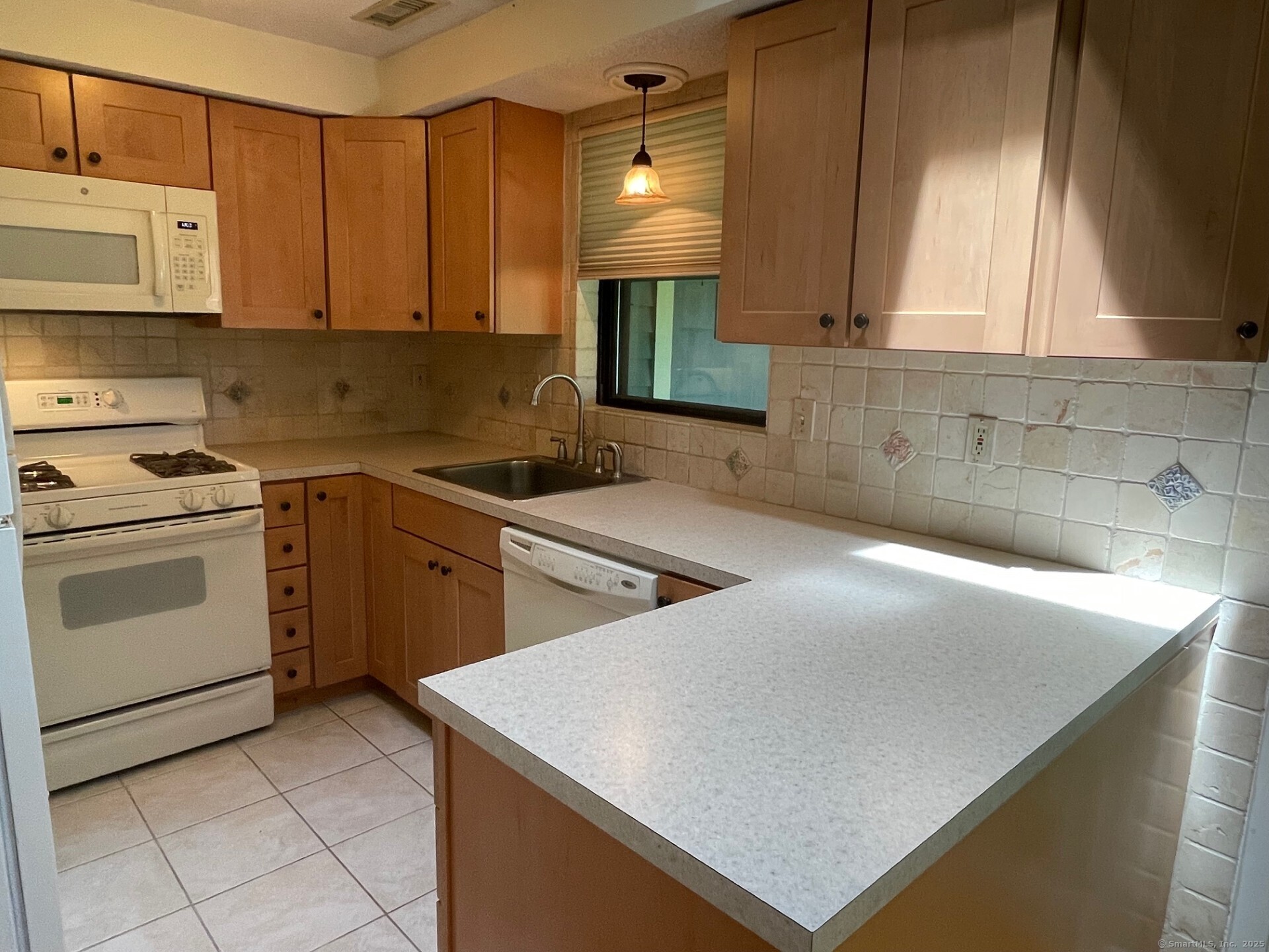 3208 Whitney Avenue 9D