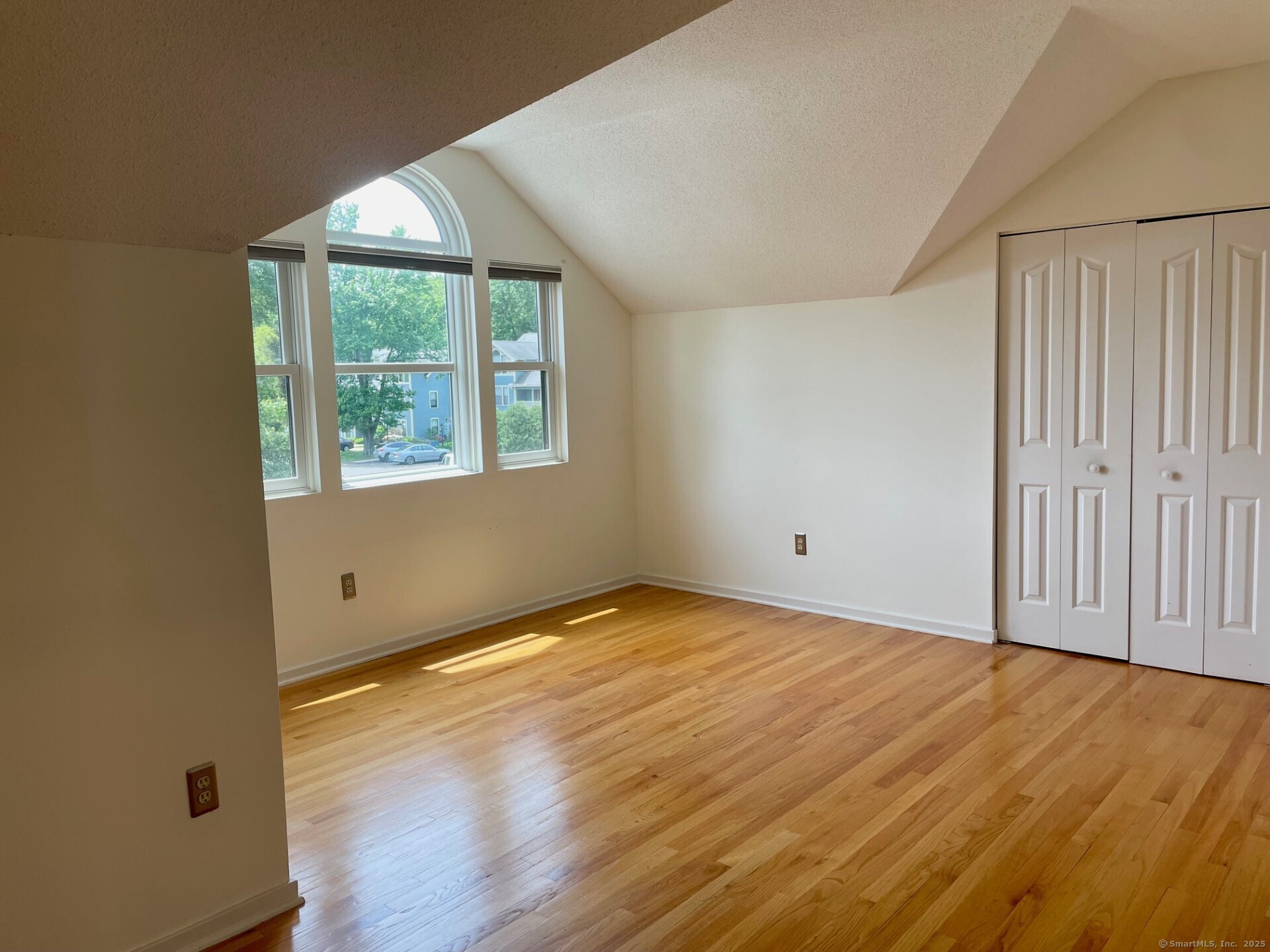 3208 Whitney Avenue 9D