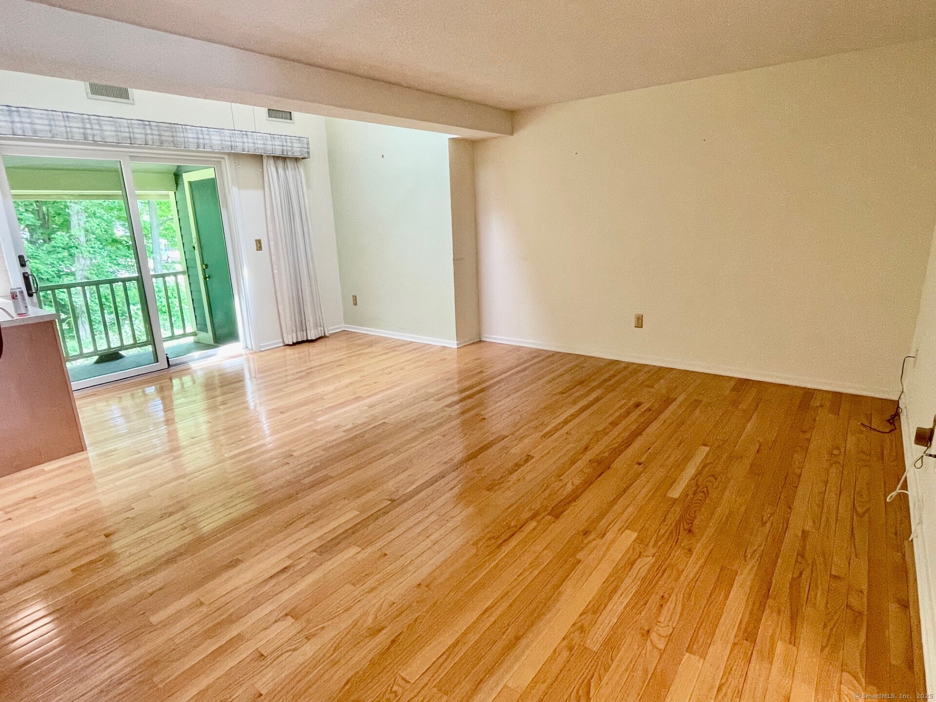 3208 Whitney Avenue 9D