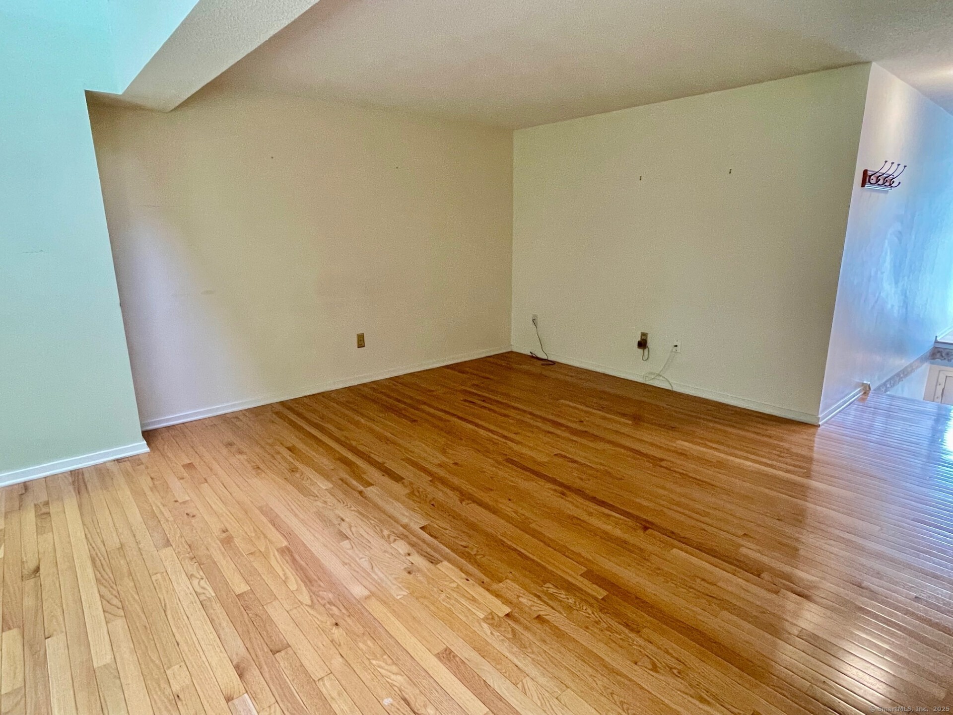3208 Whitney Avenue 9D