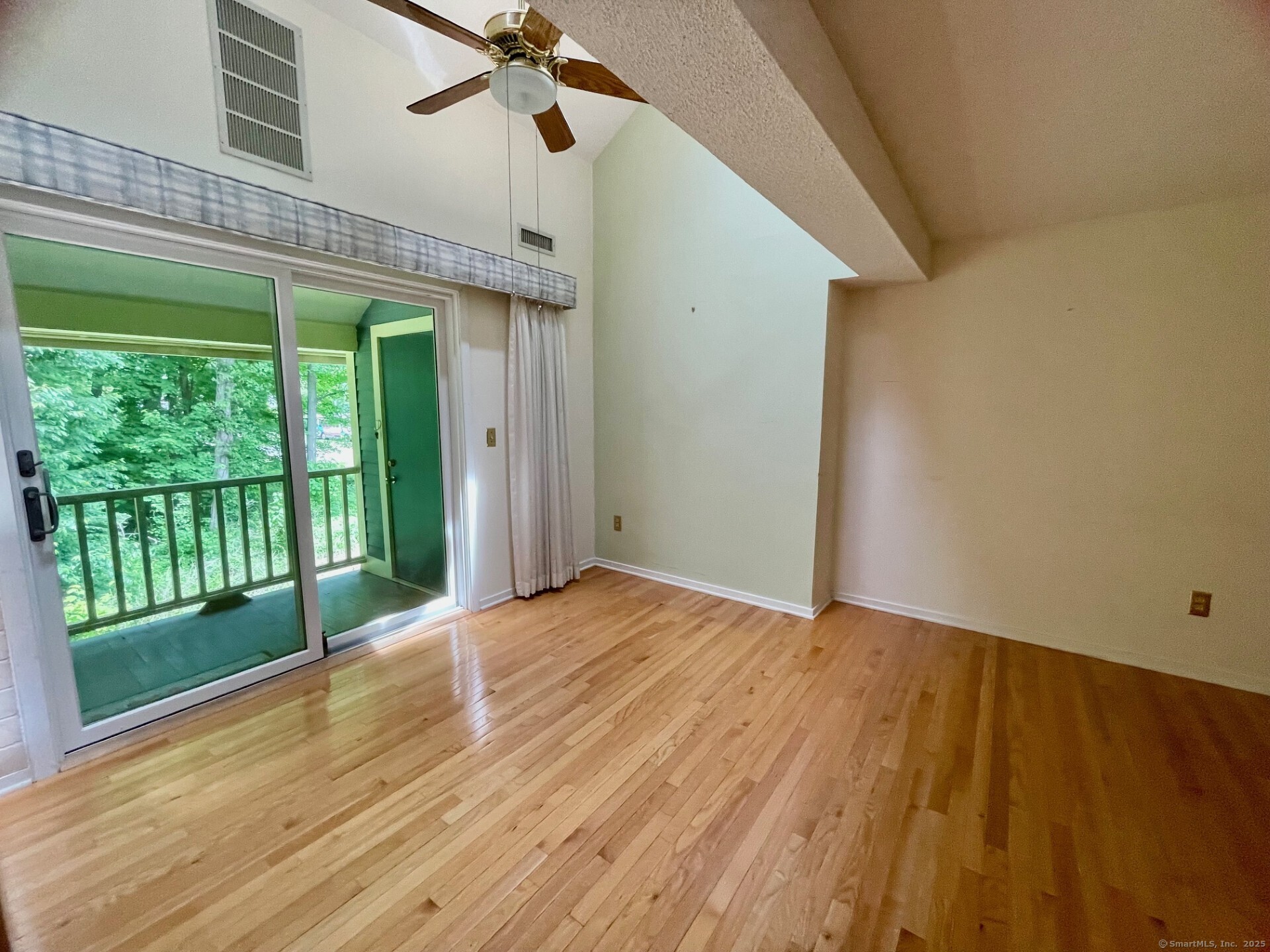 3208 Whitney Avenue 9D