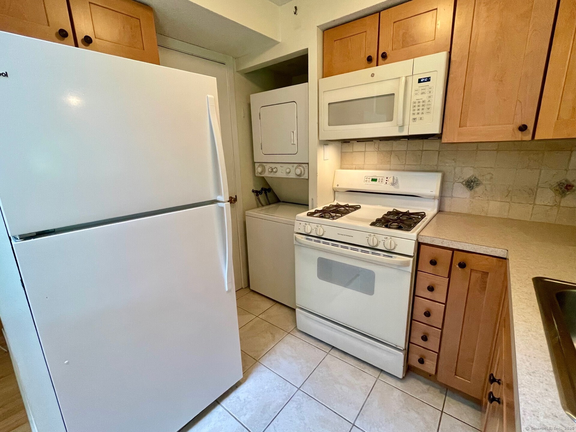 3208 Whitney Avenue 9D