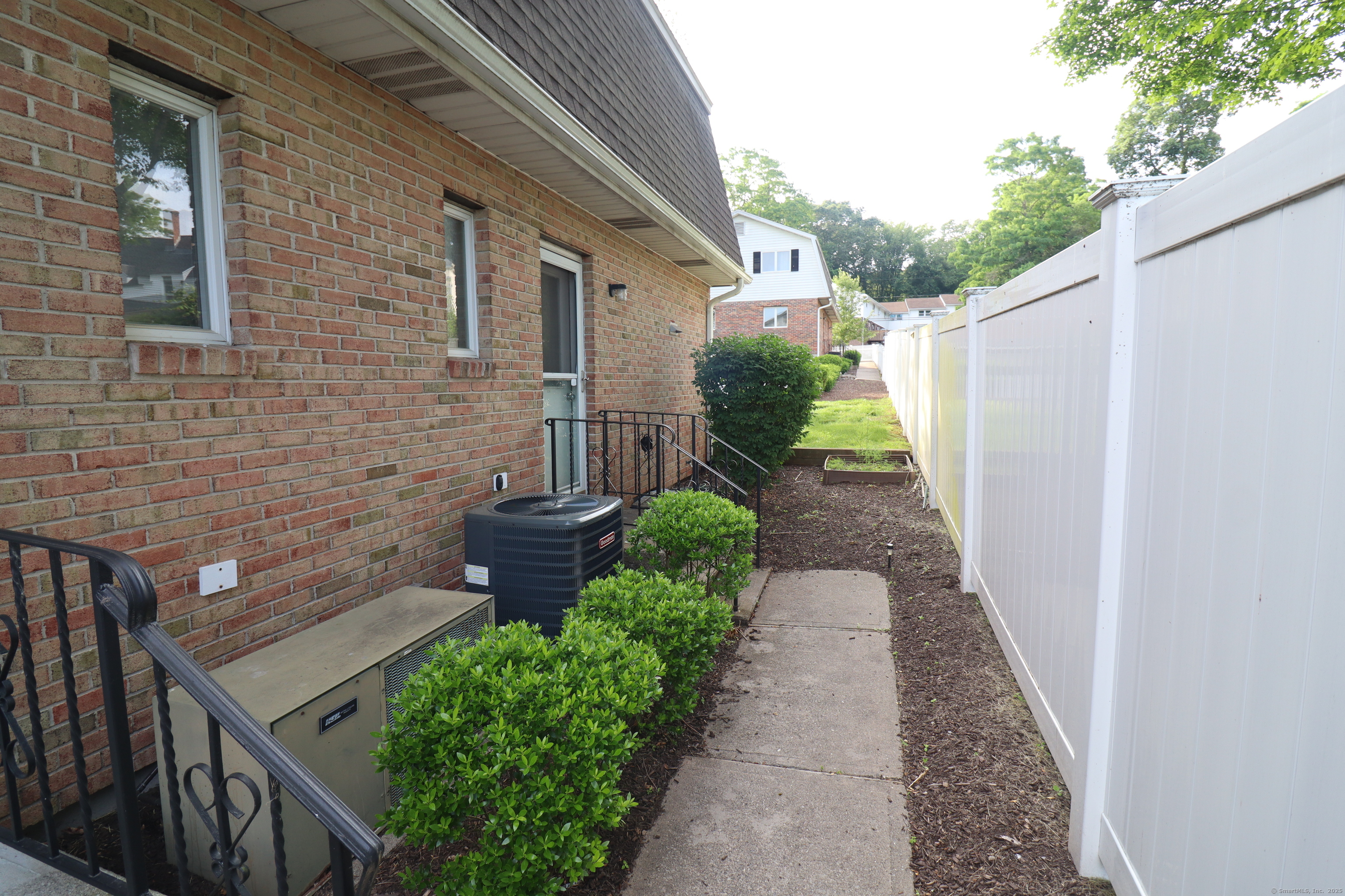 1385 Highland Avenue 12A