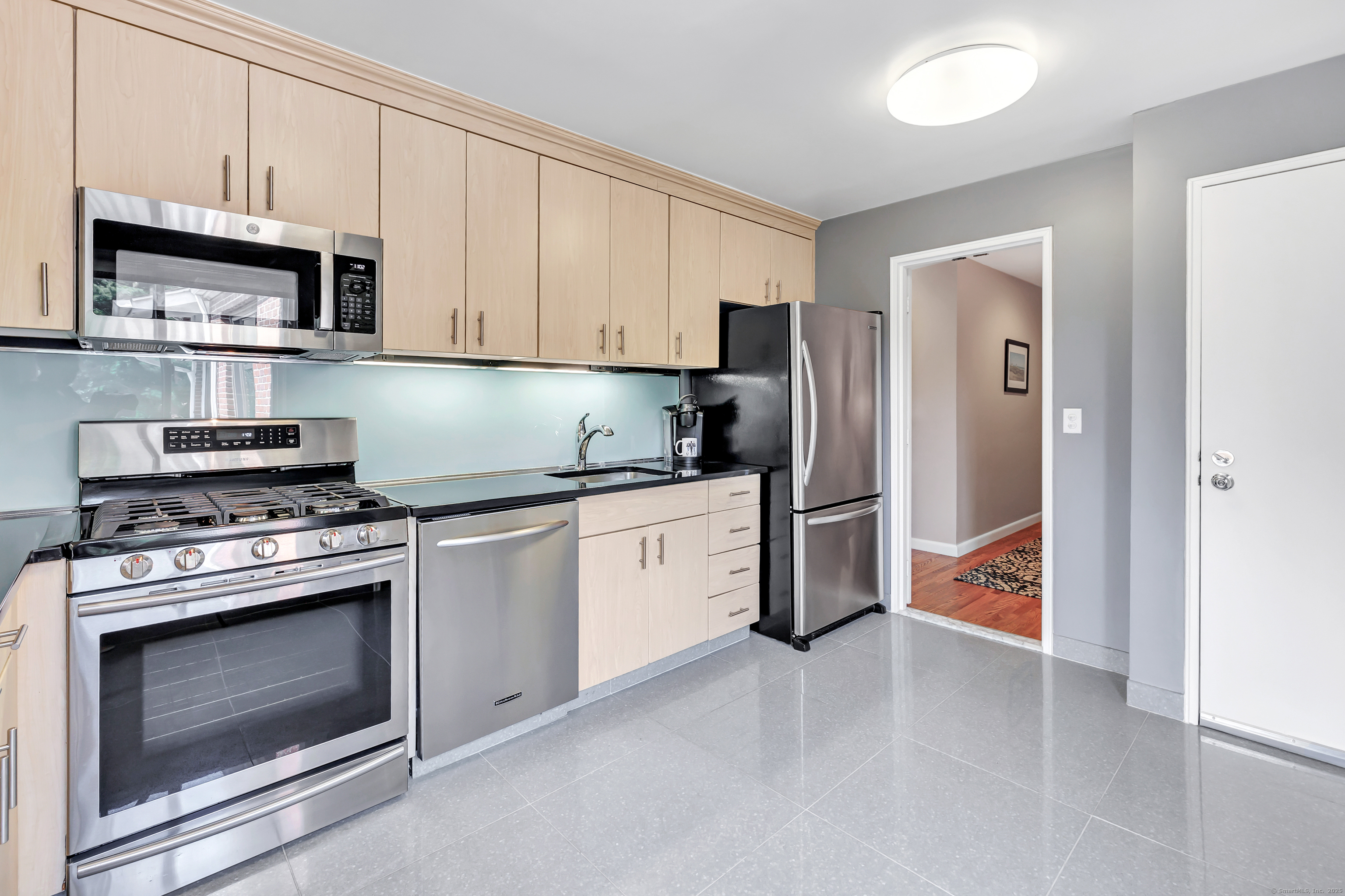 6 Hills Lane 6