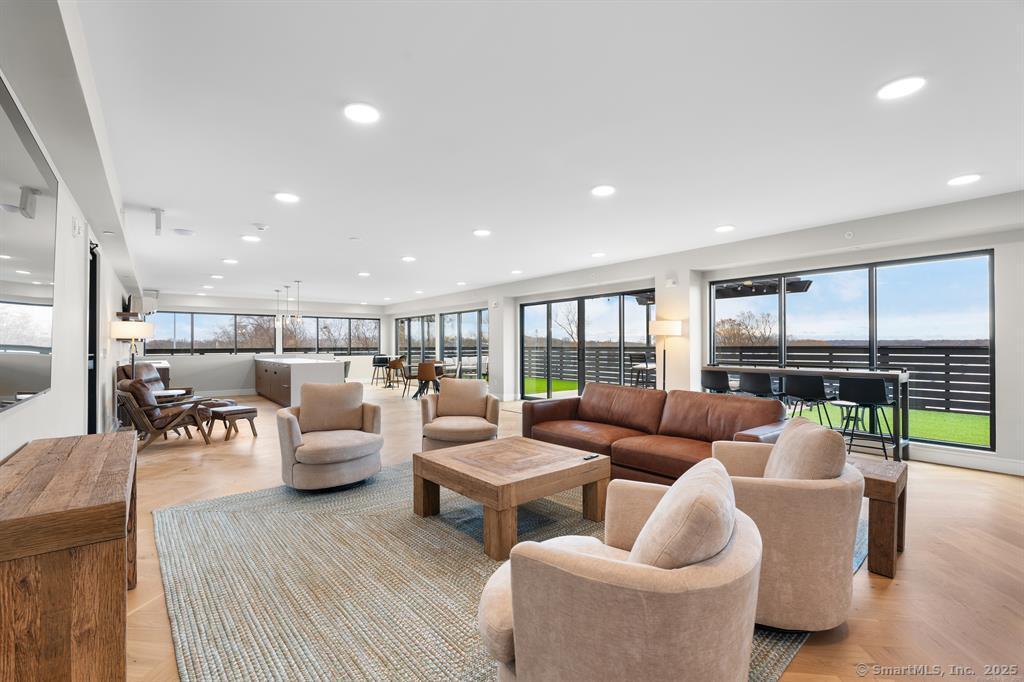 5545 Park Avenue 207