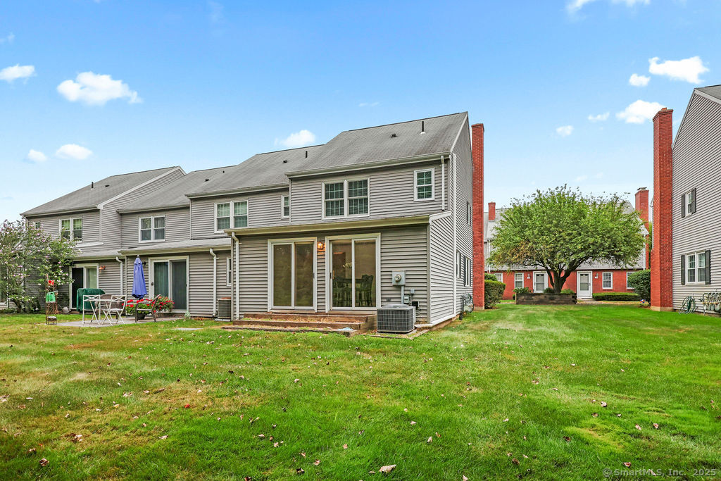 6 Barrington Drive APT A