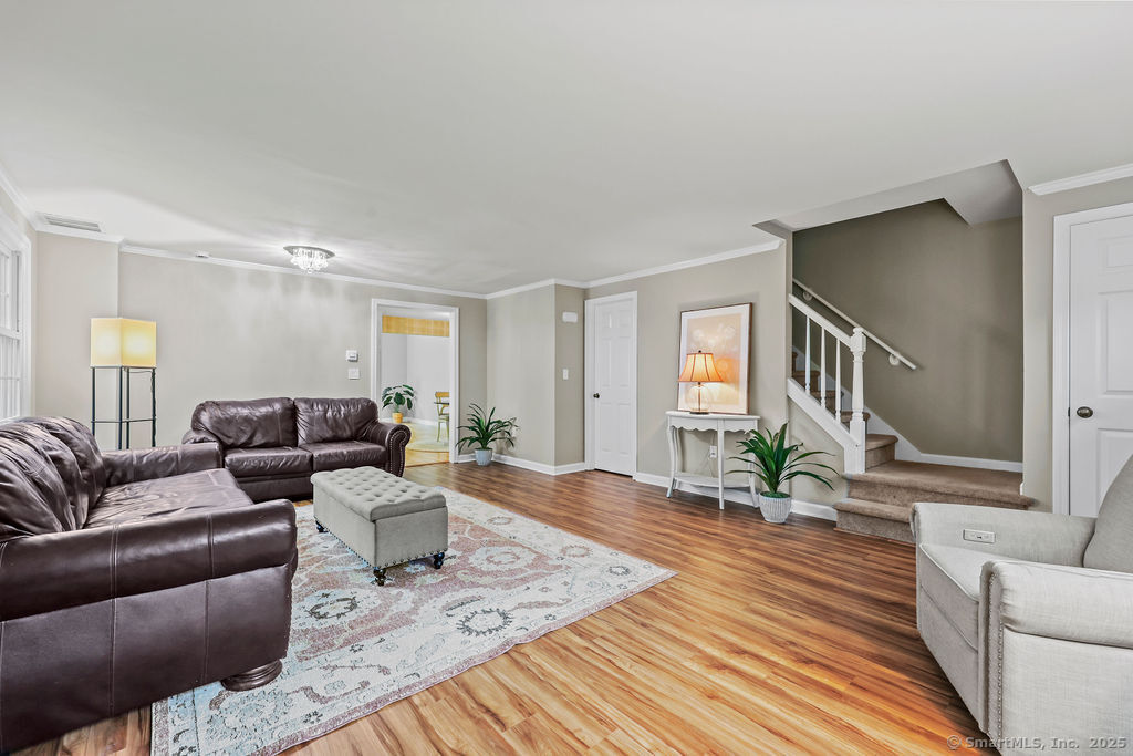 6 Barrington Drive APT A
