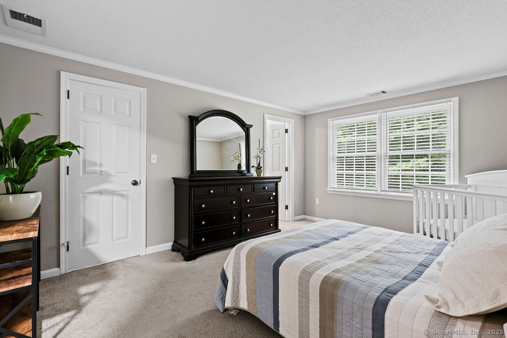 6 Barrington Drive APT A