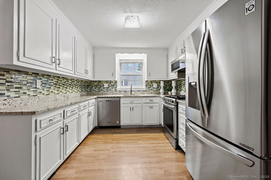 6 Barrington Drive APT A