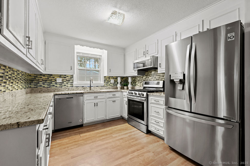 6 Barrington Drive APT A