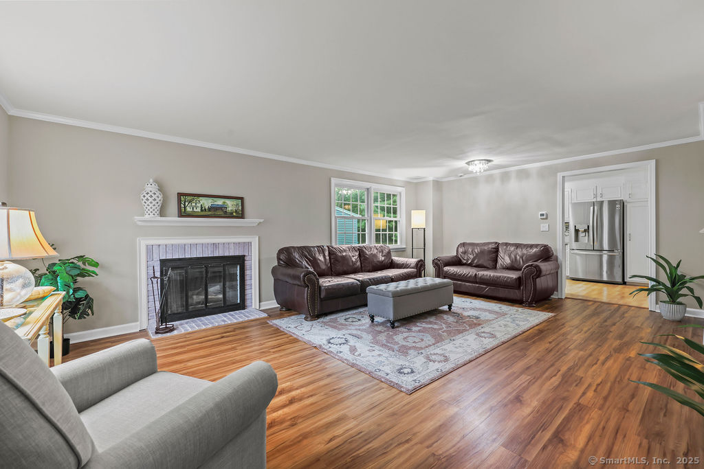 6 Barrington Drive APT A