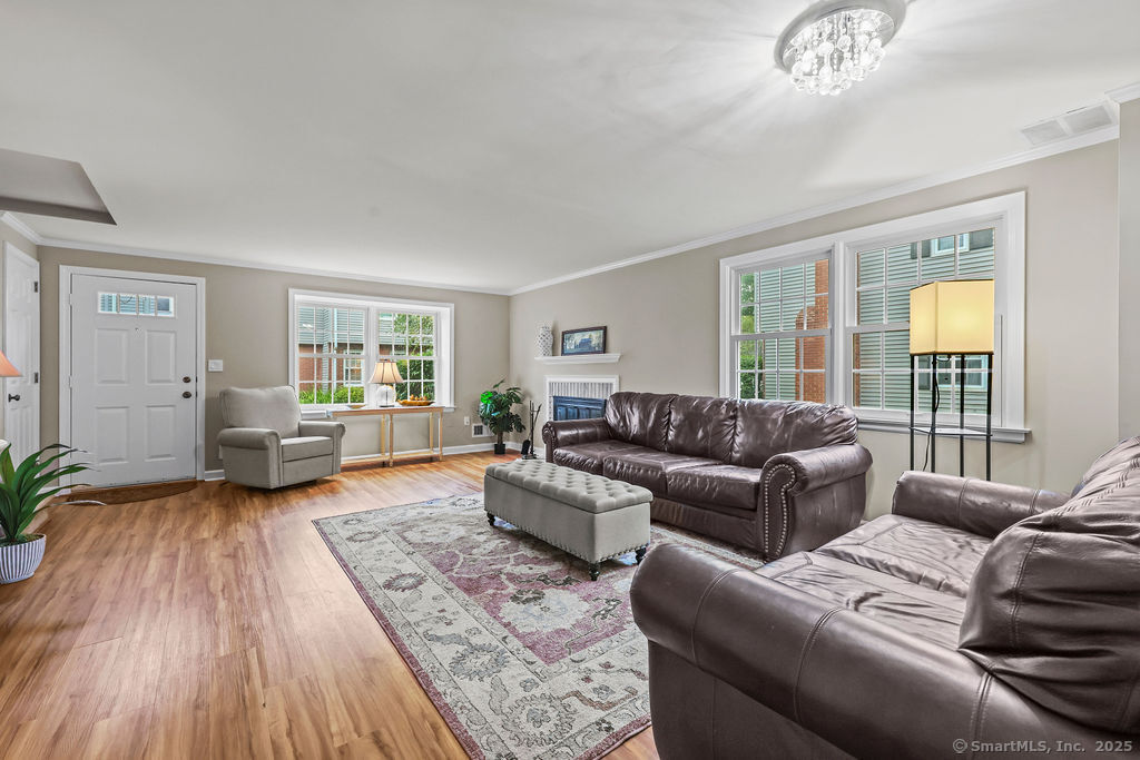6 Barrington Drive APT A