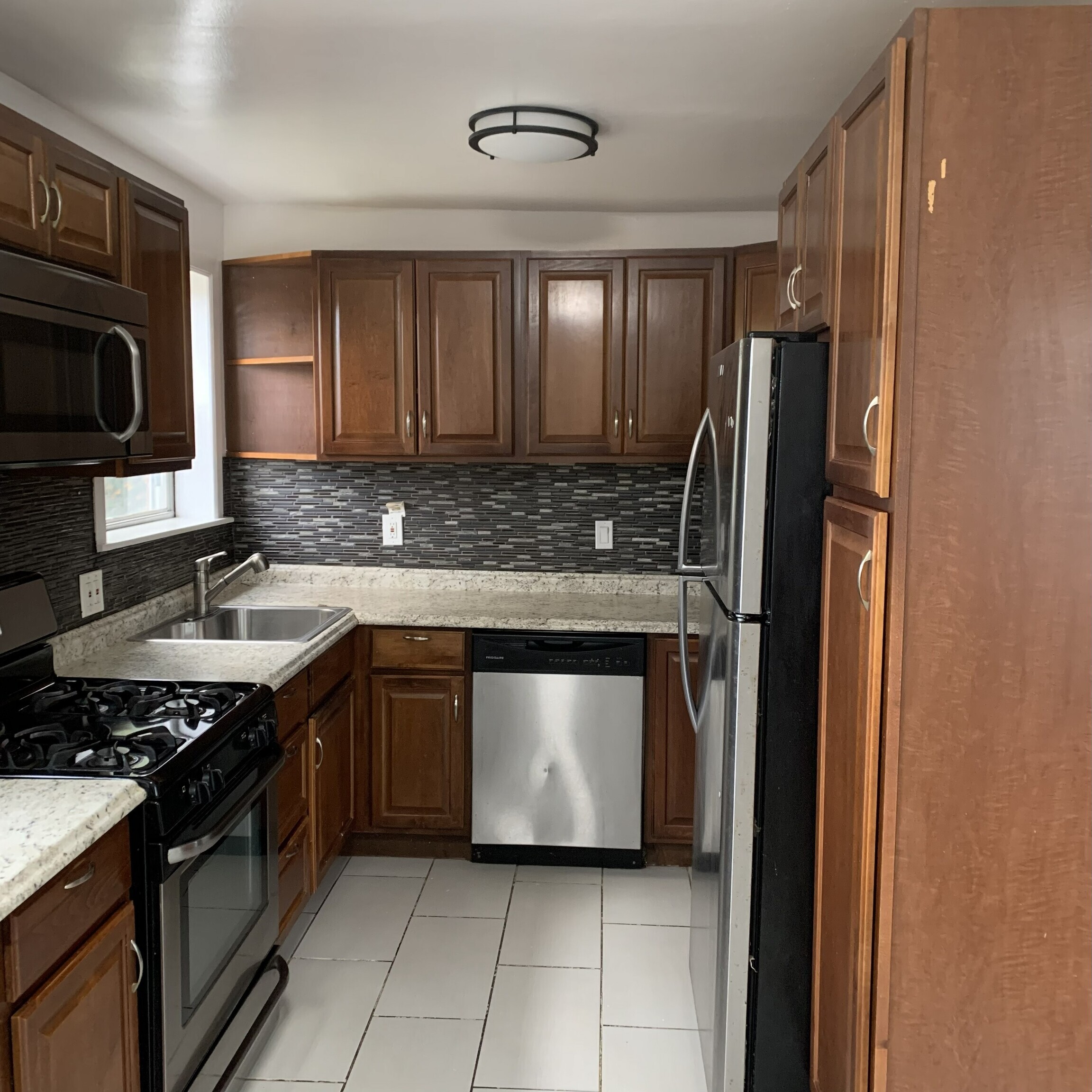 11 Bedford Avenue APT J1